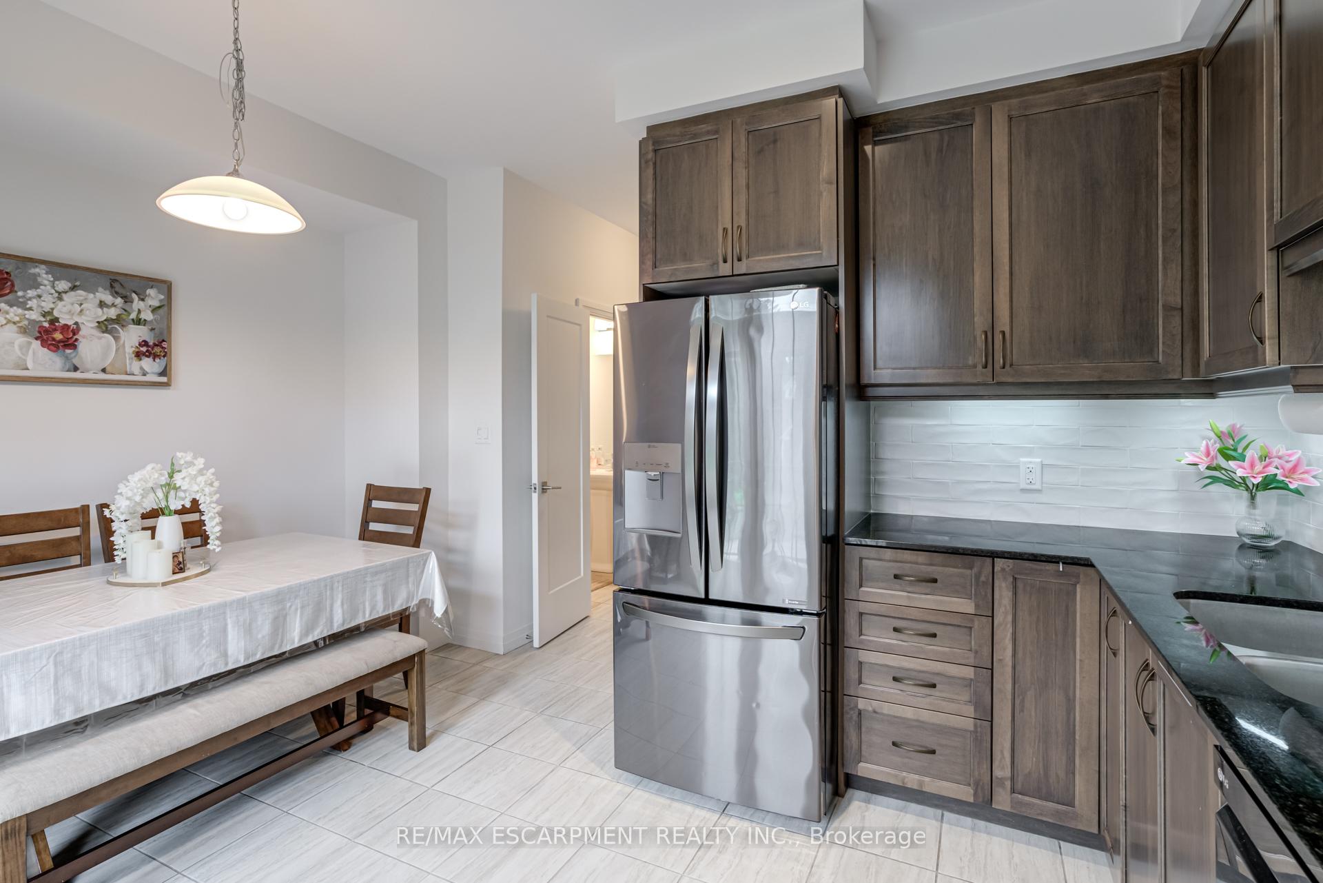 Photo 20 of 13 Pringle Lane, Hamilton, Ancaster — HOMEH