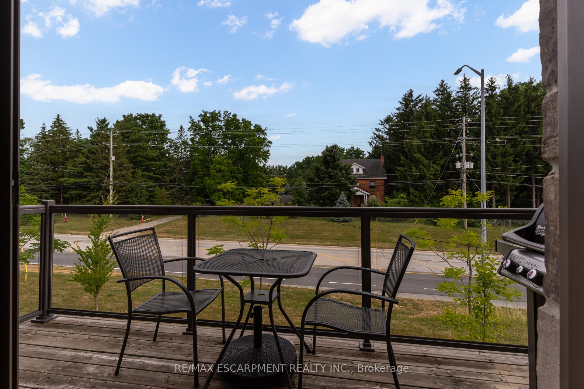 Photo 5 of 13 Pringle Lane, Hamilton, Ancaster — HOMEH