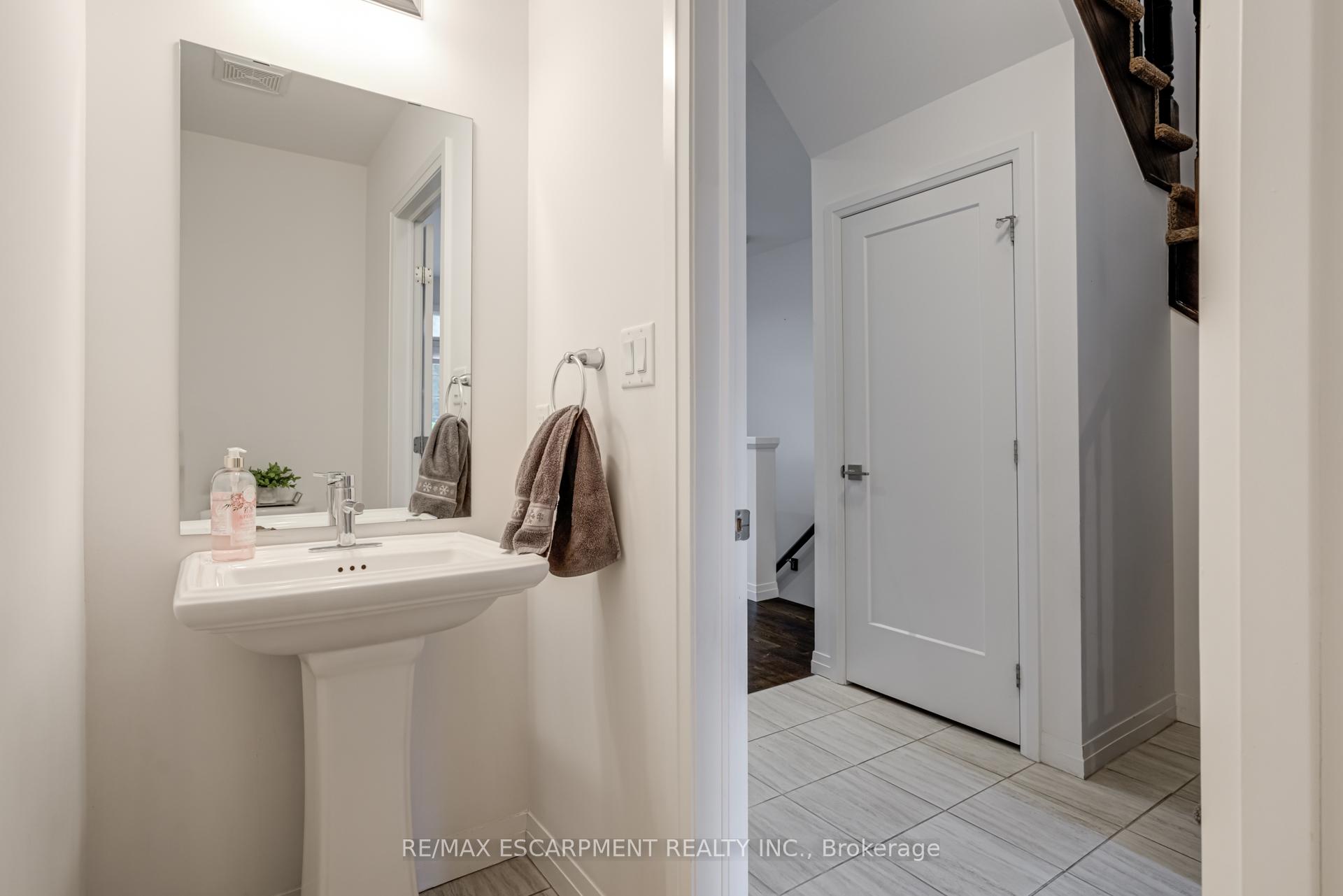 Photo 34 of 13 Pringle Lane, Hamilton, Ancaster — HOMEH
