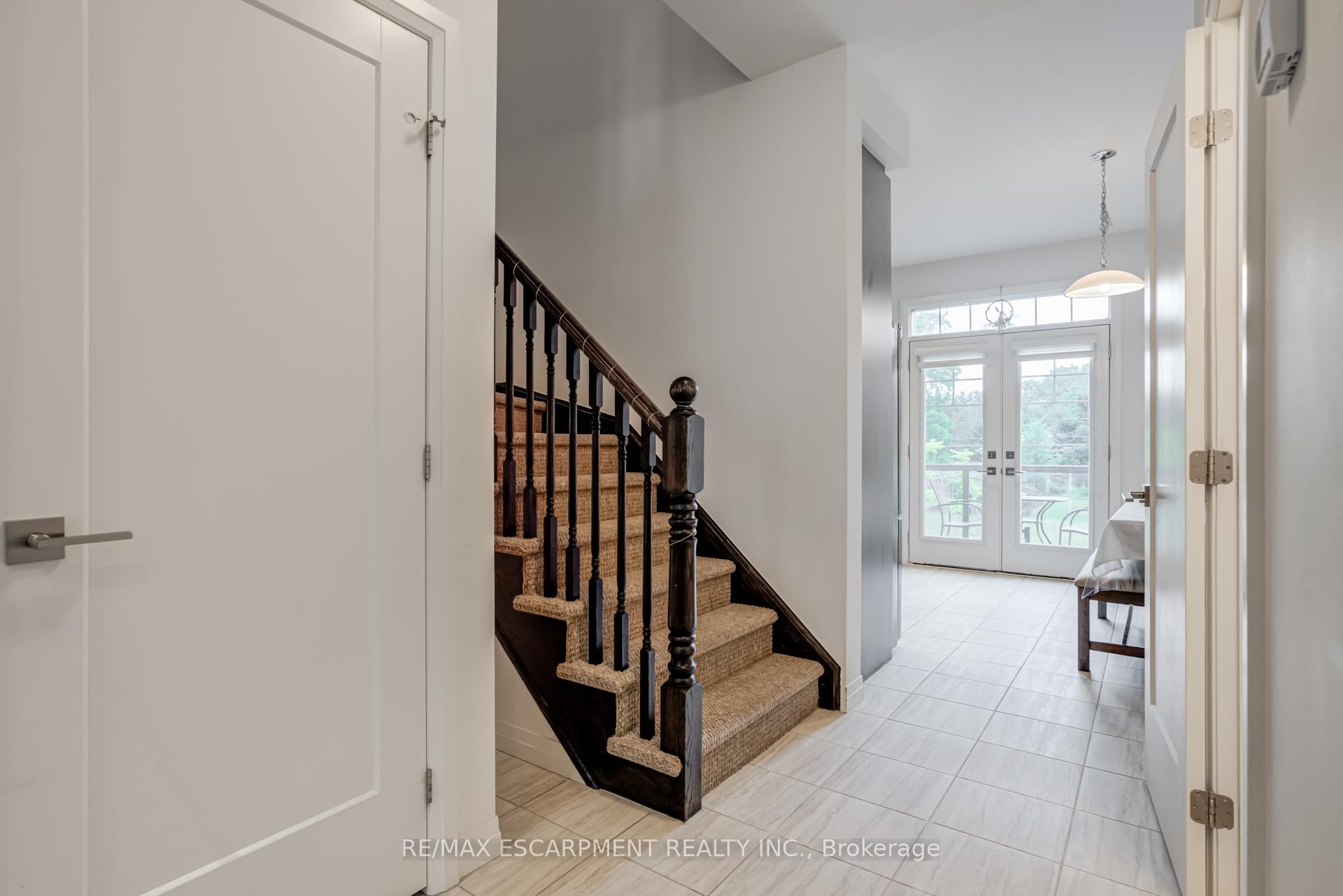 Photo 6 of 13 Pringle Lane, Hamilton, Ancaster — HOMEH
