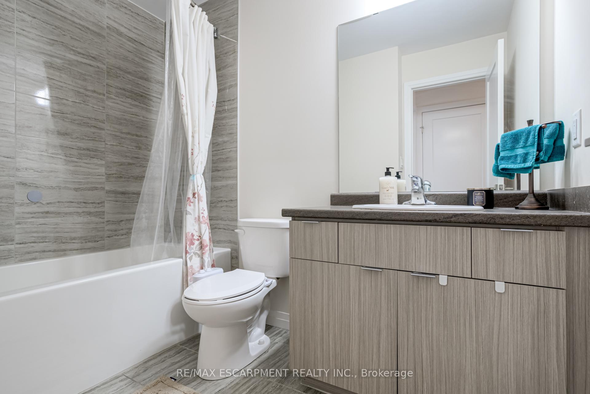 Photo 21 of 13 Pringle Lane, Hamilton, Ancaster — HOMEH