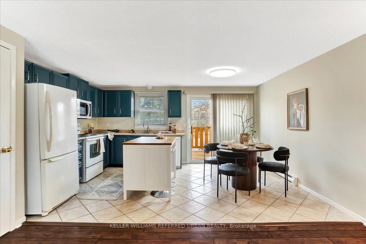 Photo 3 of 39 Doris Drive, Barrie, Allandale Heights — HOMEH