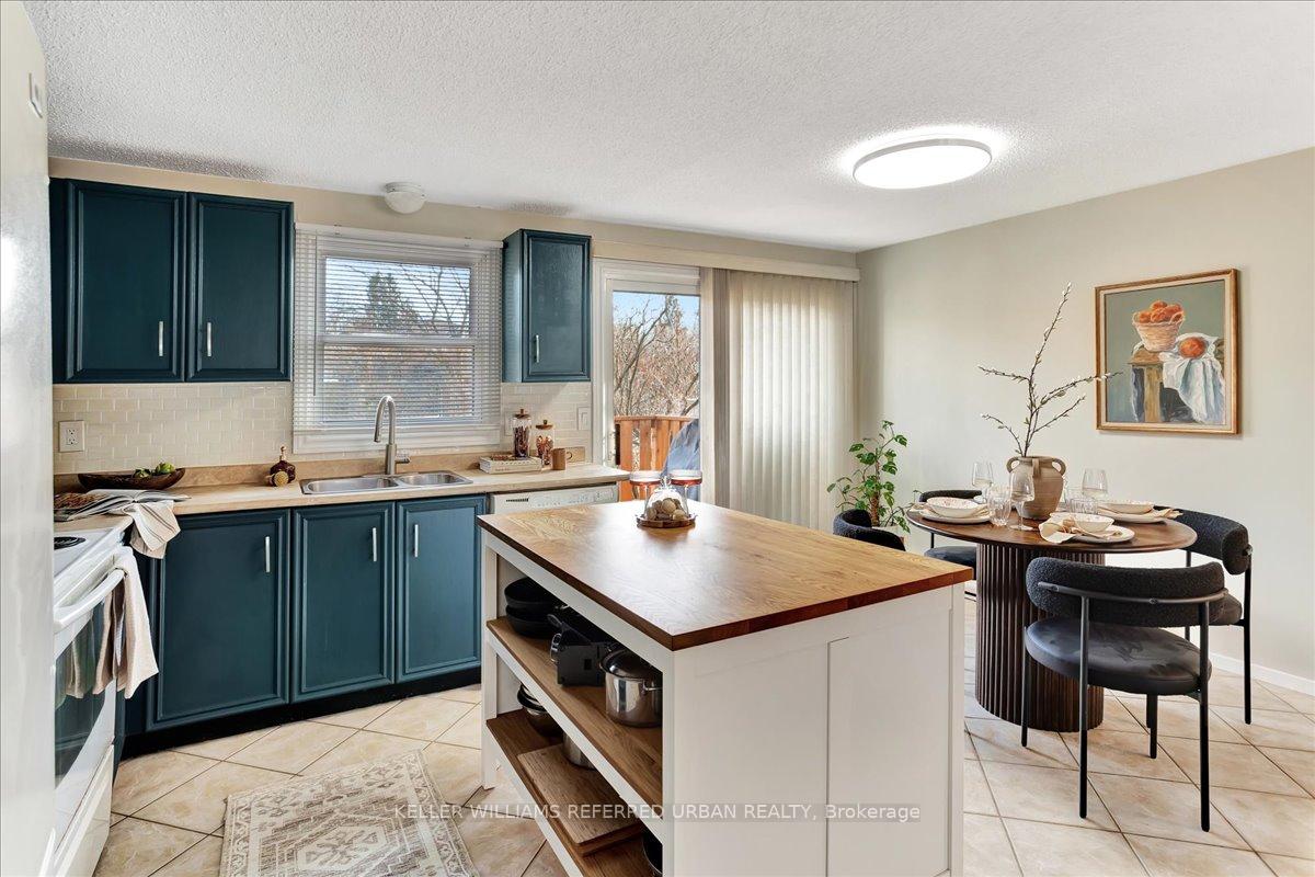 Photo 5 of 39 Doris Drive, Barrie, Allandale Heights — HOMEH