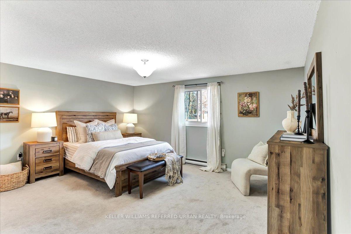 Photo 6 of 39 Doris Drive, Barrie, Allandale Heights — HOMEH