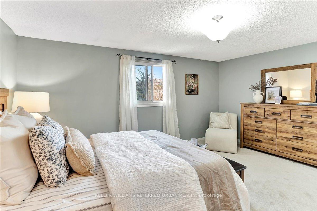 Photo 11 of 39 Doris Drive, Barrie, Allandale Heights — HOMEH