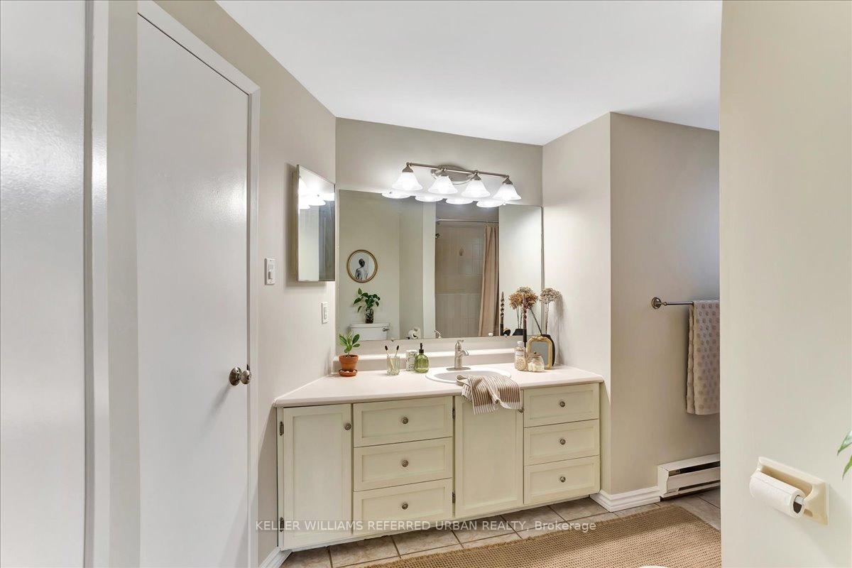 Photo 8 of 39 Doris Drive, Barrie, Allandale Heights — HOMEH