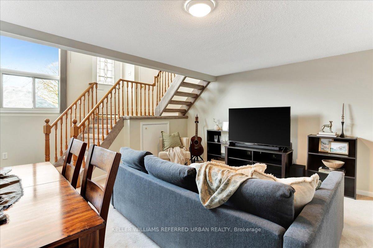 Photo 14 of 39 Doris Drive, Barrie, Allandale Heights — HOMEH