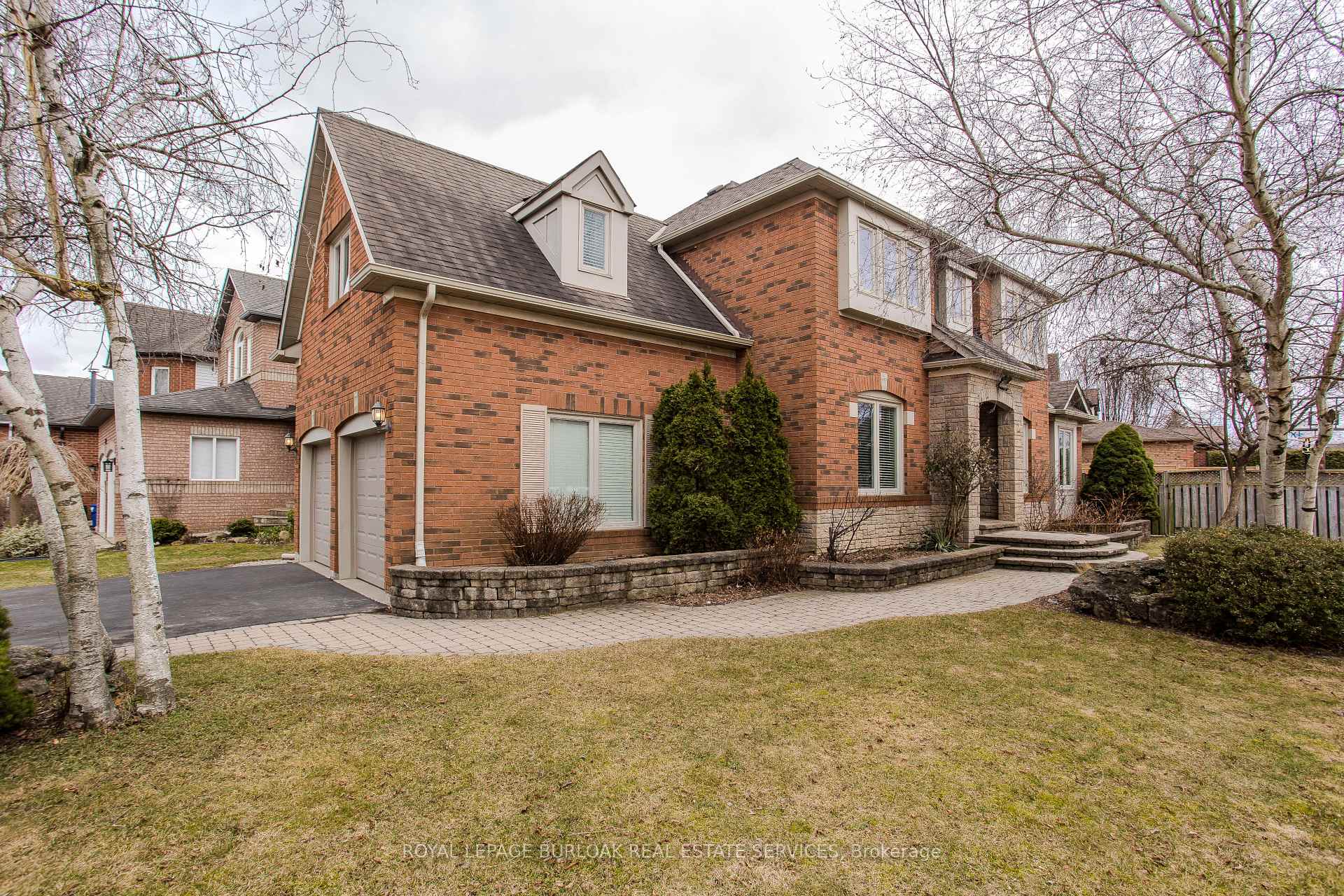 Photo 3 of 2 Heathfield Crescent, Hamilton, Waterdown — HOMEH