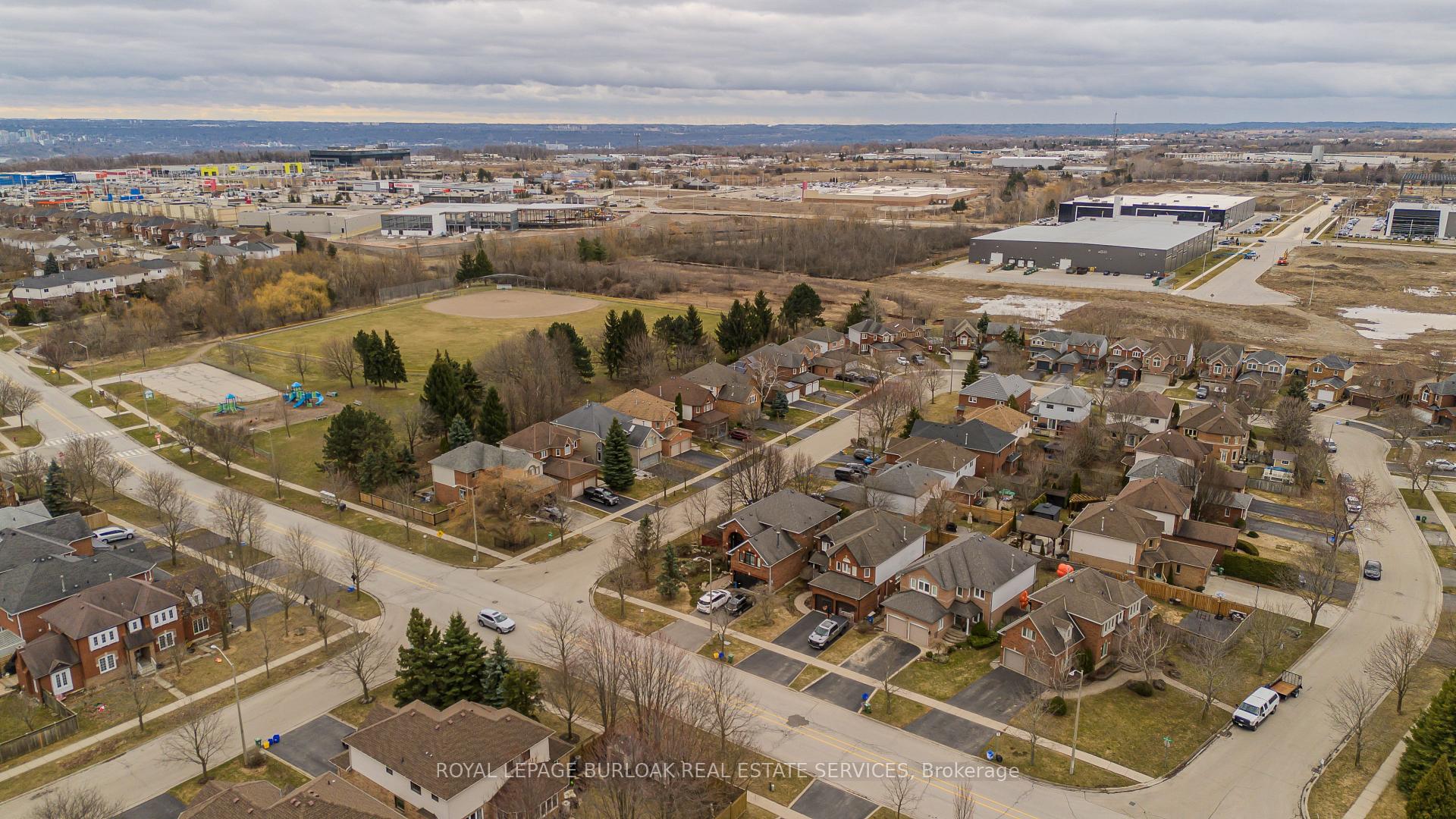 Photo 5 of 2 Heathfield Crescent, Hamilton, Waterdown — HOMEH