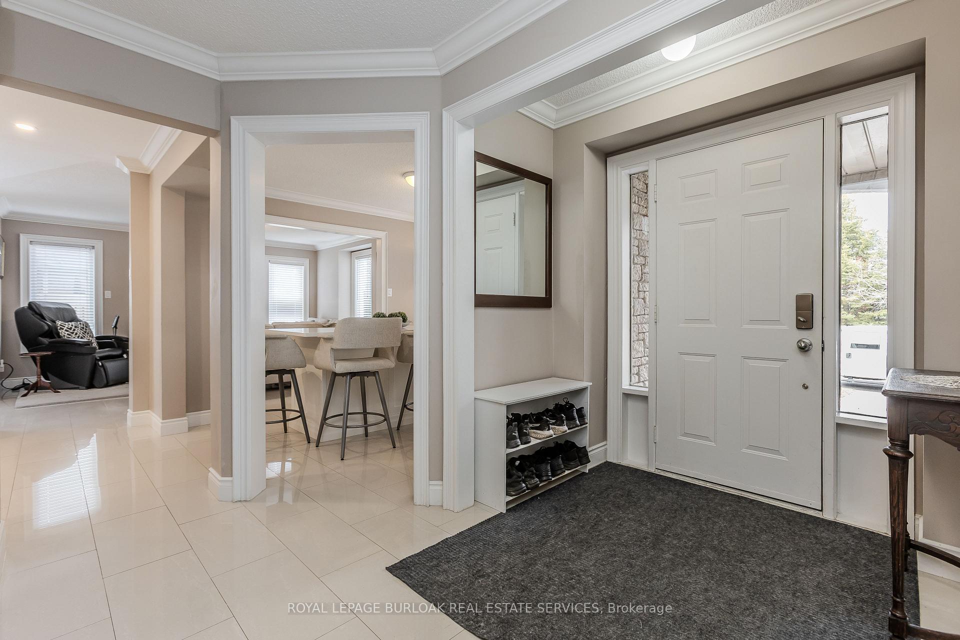 Photo 4 of 2 Heathfield Crescent, Hamilton, Waterdown — HOMEH
