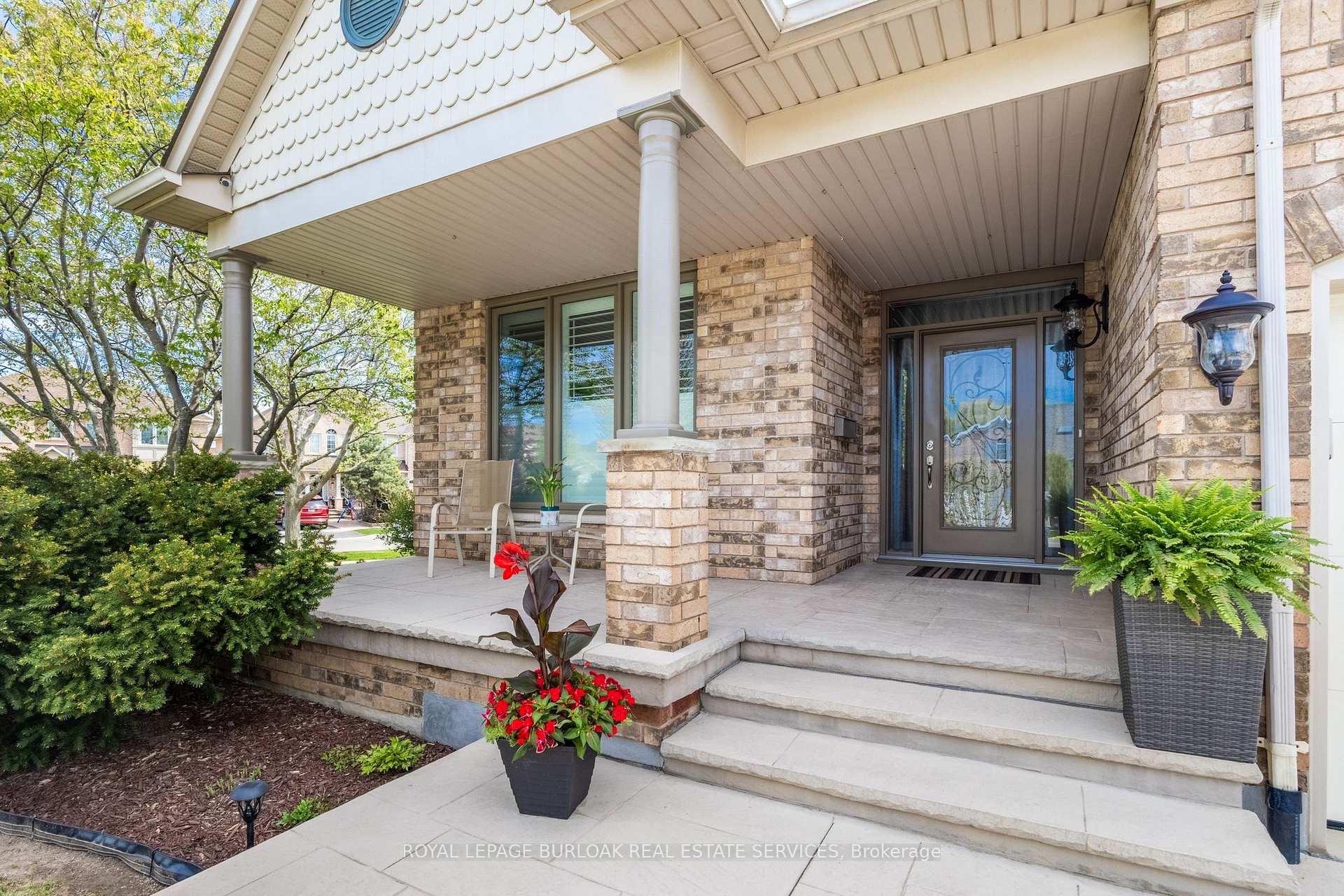 Photo 4 of 2605 Armour Crescent, Burlington, Rose — HOMEH