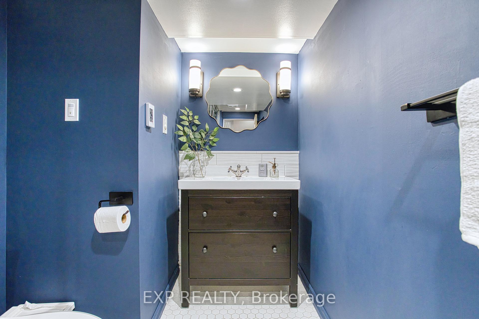 Photo 25 of 49 Barons Avenue S, Hamilton, Bartonville — HOMEH