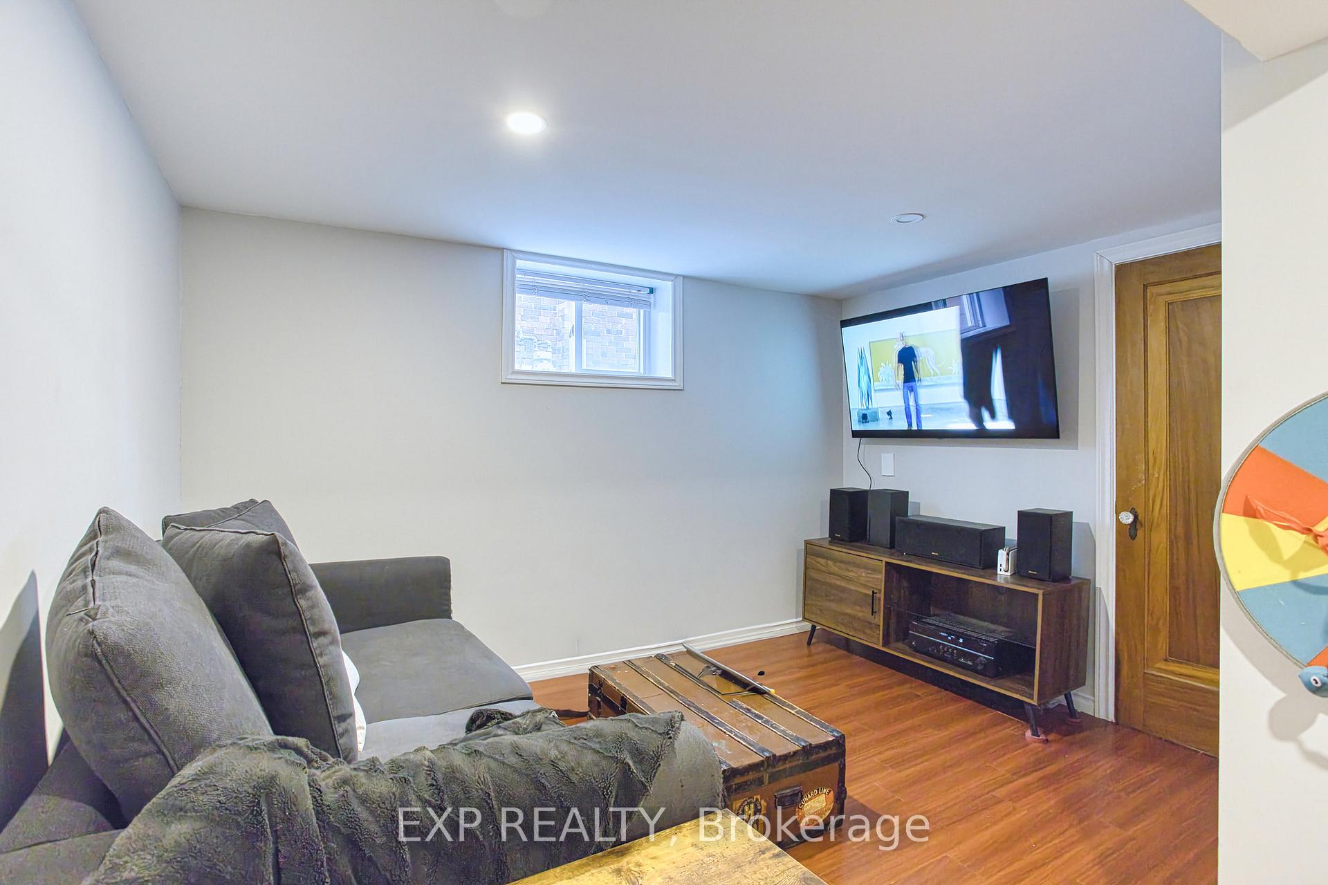 Photo 24 of 49 Barons Avenue S, Hamilton, Bartonville — HOMEH