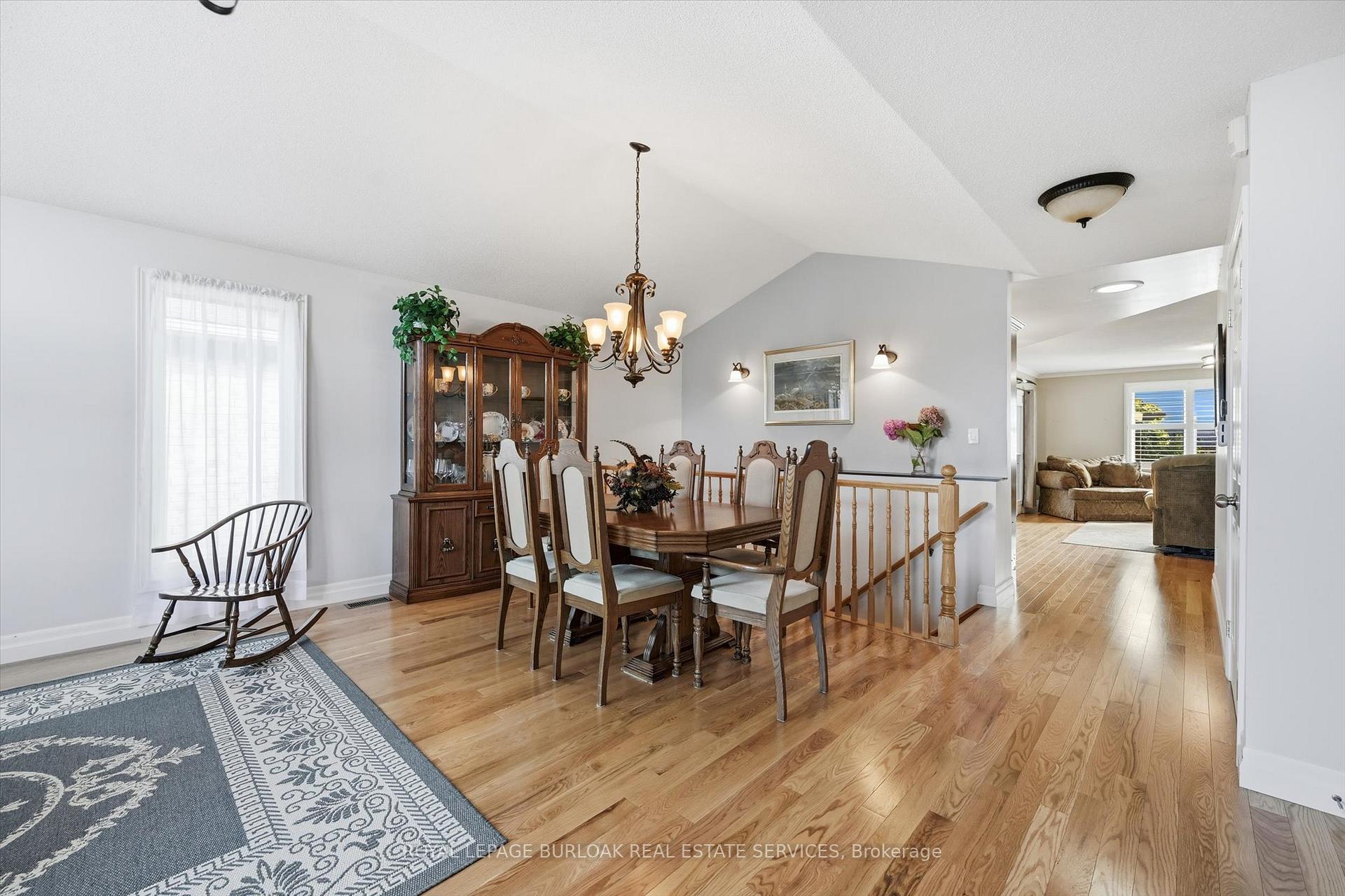 Photo 9 of 44 Rockhaven Lane, Hamilton, Waterdown — HOMEH