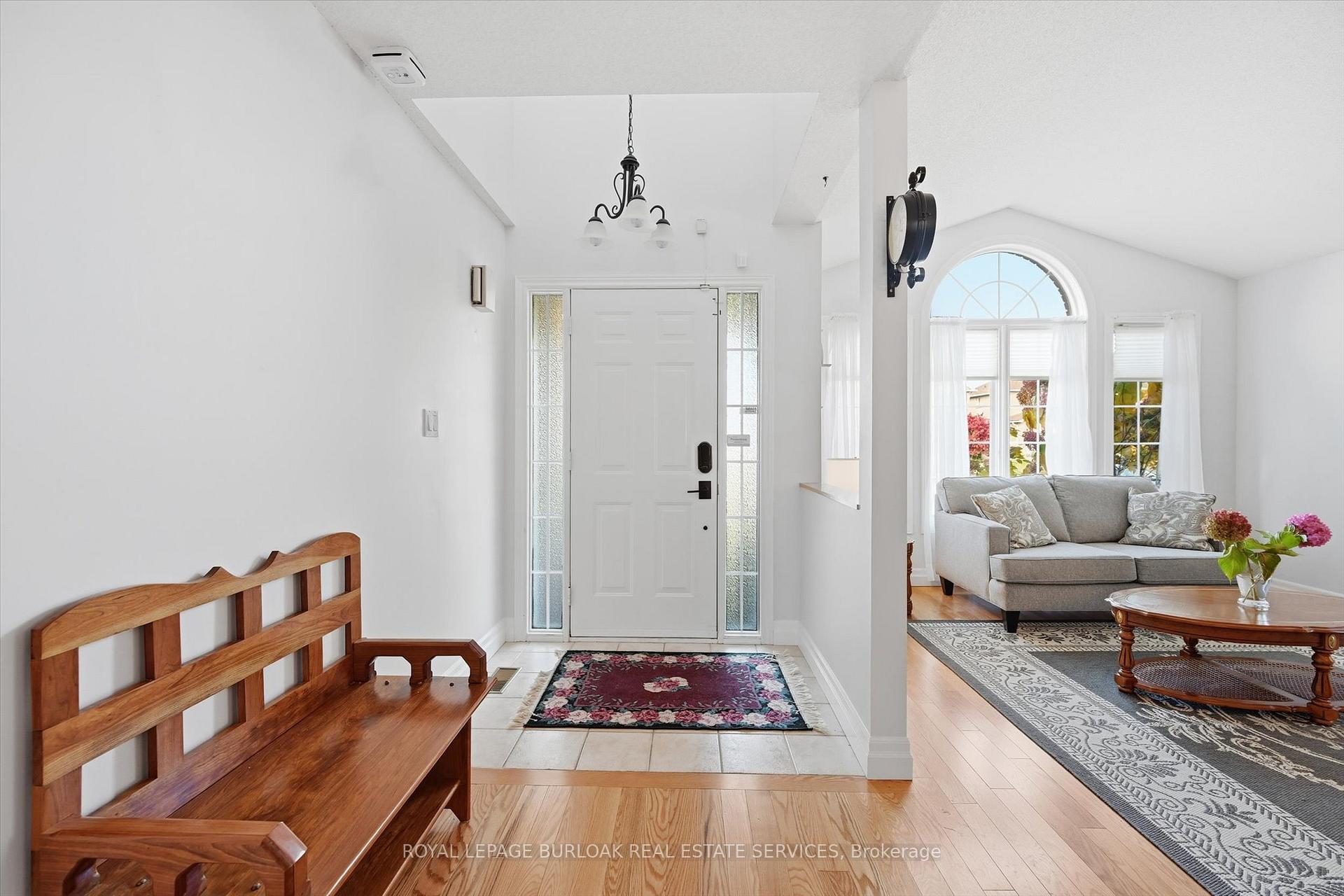 Photo 3 of 44 Rockhaven Lane, Hamilton, Waterdown — HOMEH