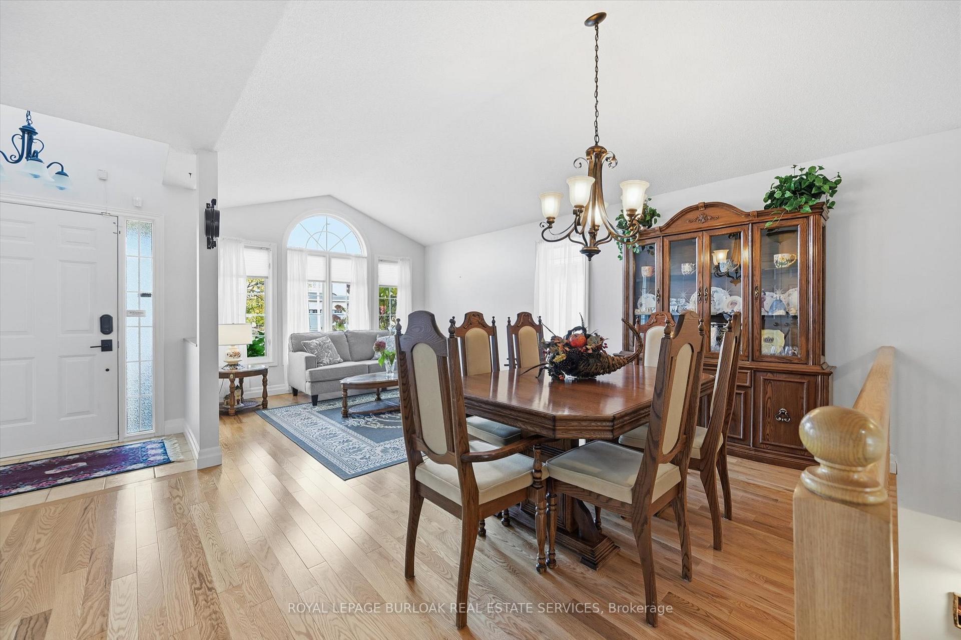 Photo 4 of 44 Rockhaven Lane, Hamilton, Waterdown — HOMEH