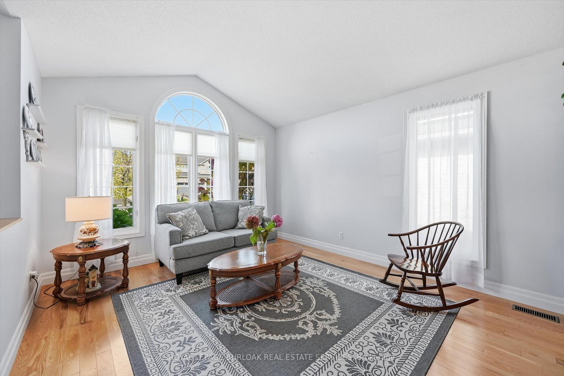 Photo 12 of 44 Rockhaven Lane, Hamilton, Waterdown — HOMEH