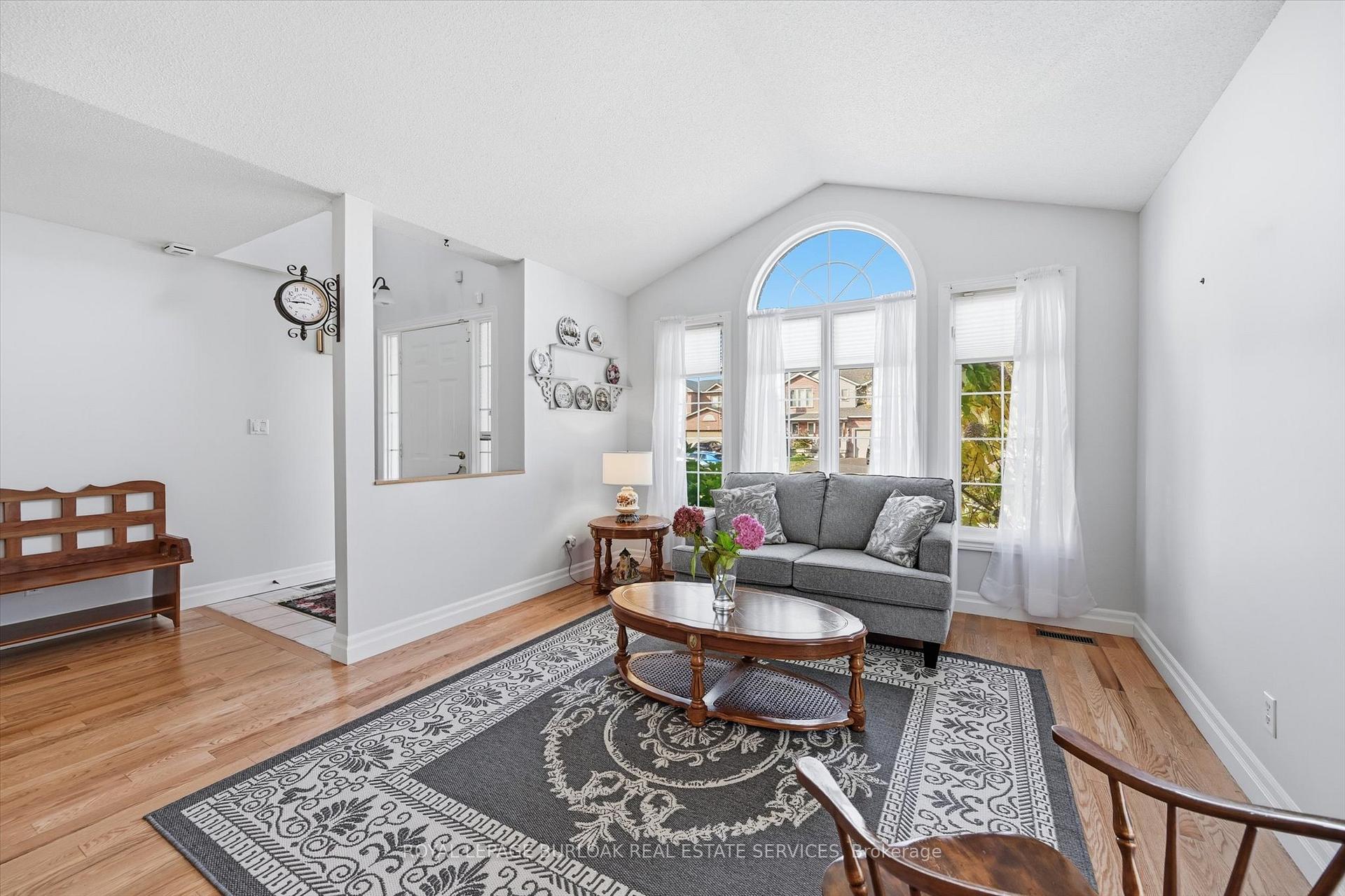 Photo 32 of 44 Rockhaven Lane, Hamilton, Waterdown — HOMEH