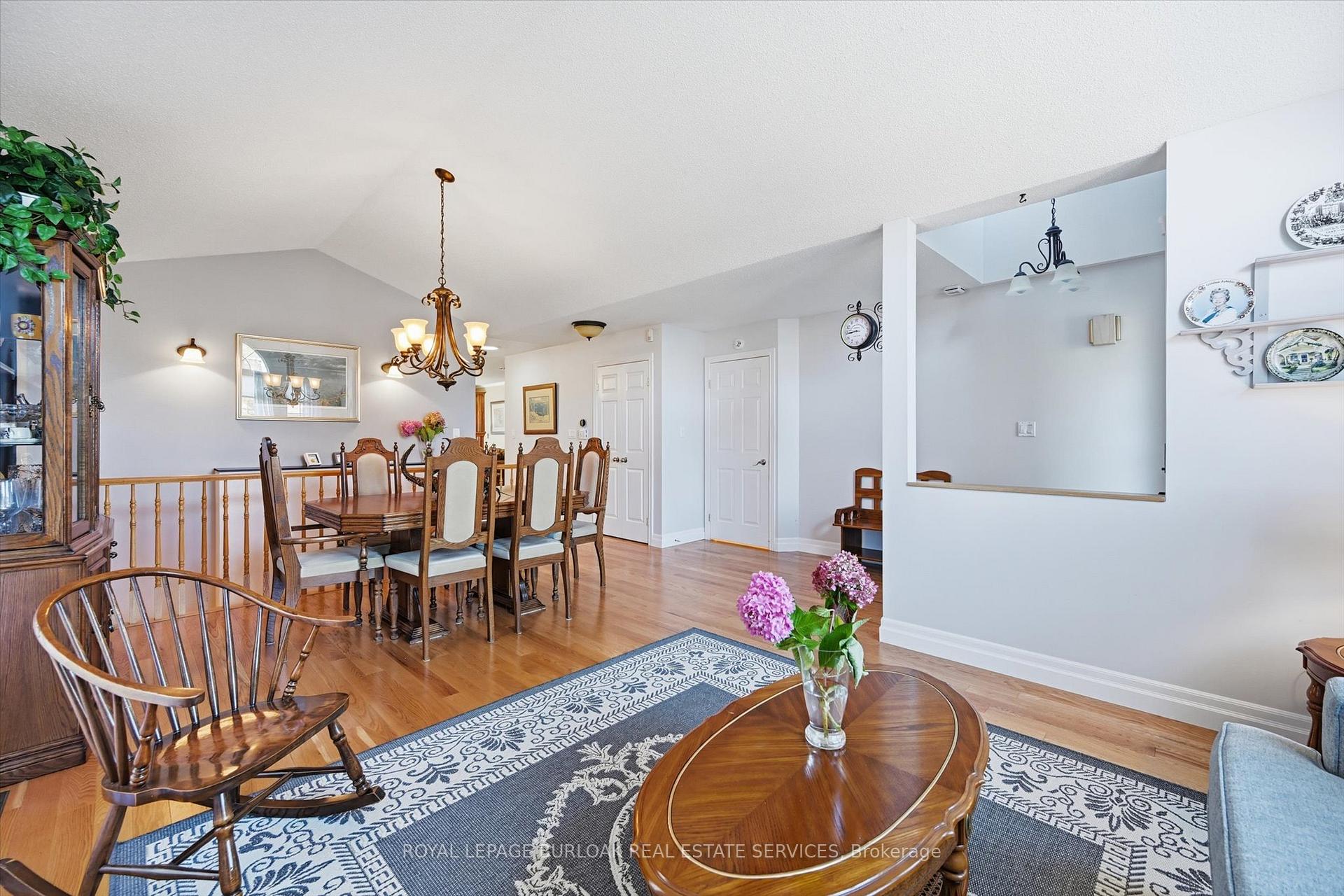 Photo 19 of 44 Rockhaven Lane, Hamilton, Waterdown — HOMEH
