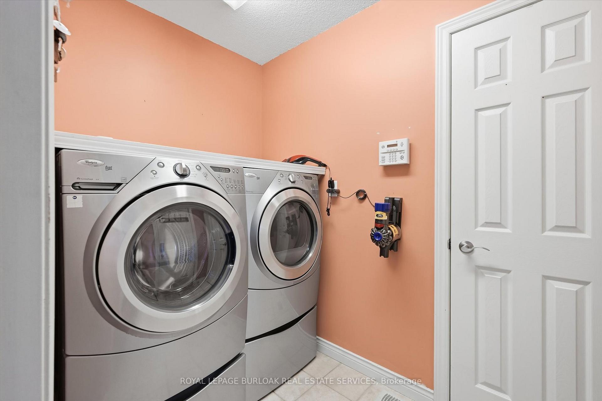 Photo 20 of 44 Rockhaven Lane, Hamilton, Waterdown — HOMEH