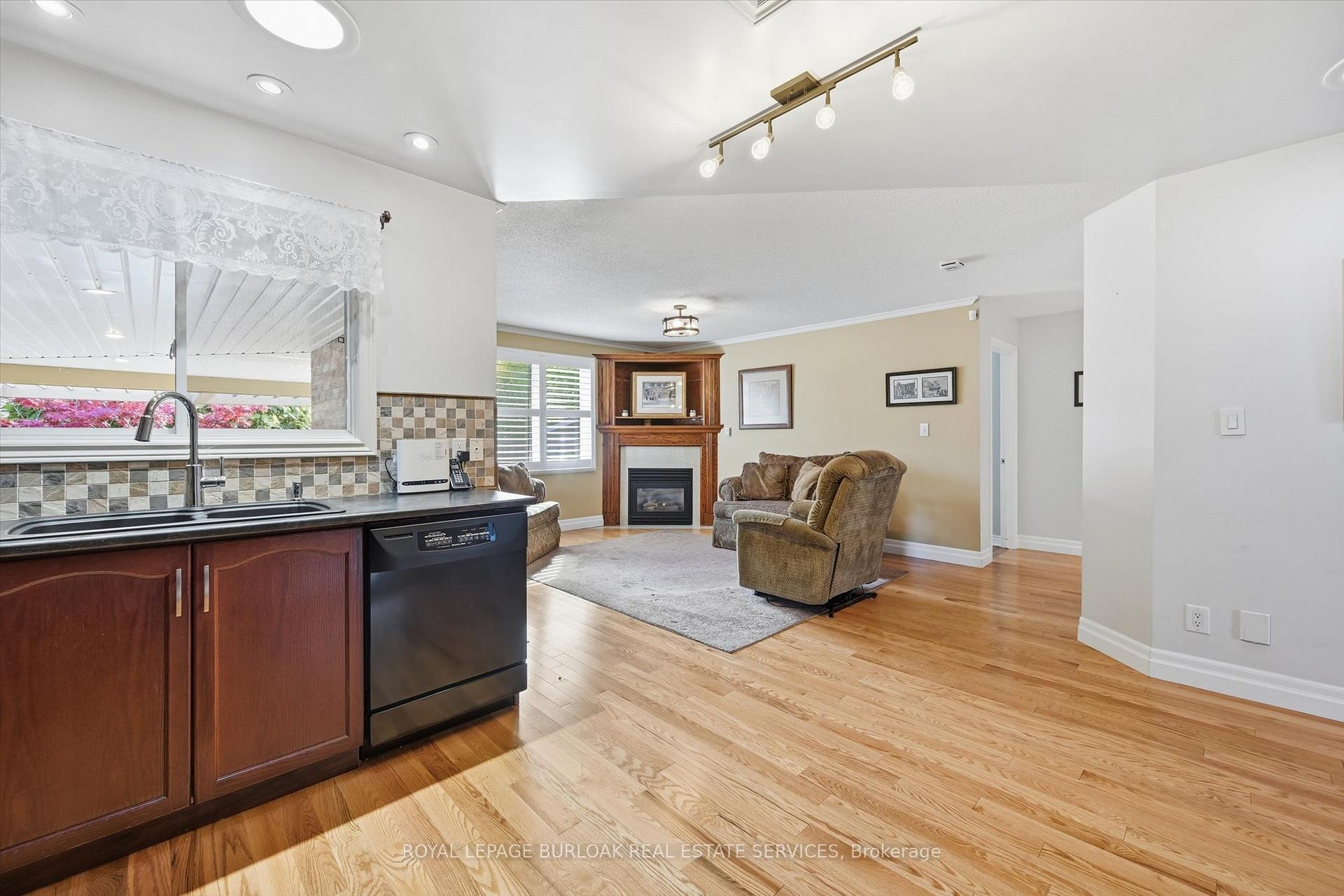 Photo 17 of 44 Rockhaven Lane, Hamilton, Waterdown — HOMEH
