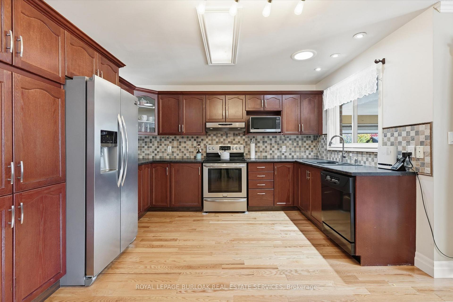 Photo 35 of 44 Rockhaven Lane, Hamilton, Waterdown — HOMEH