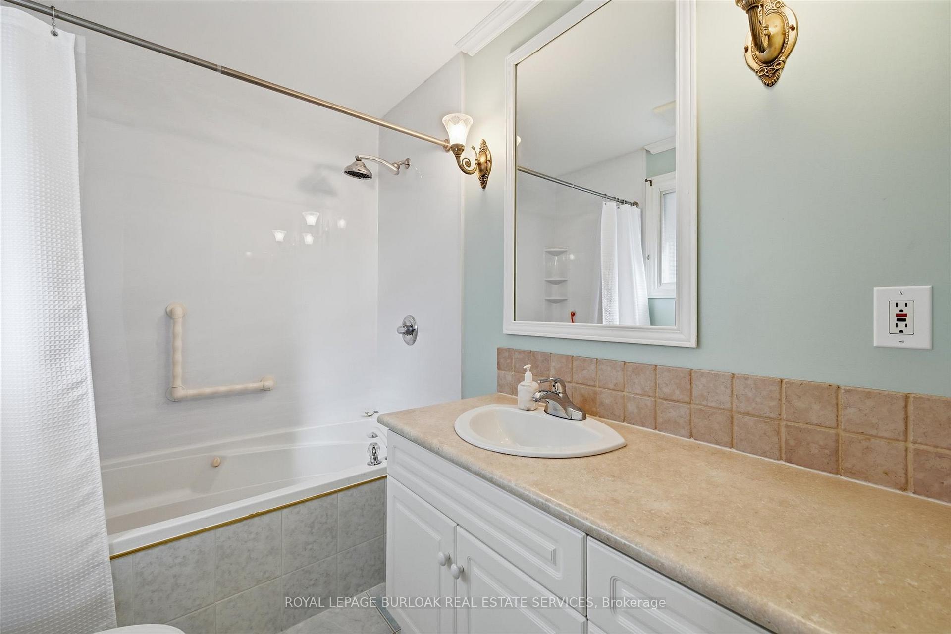 Photo 37 of 44 Rockhaven Lane, Hamilton, Waterdown — HOMEH
