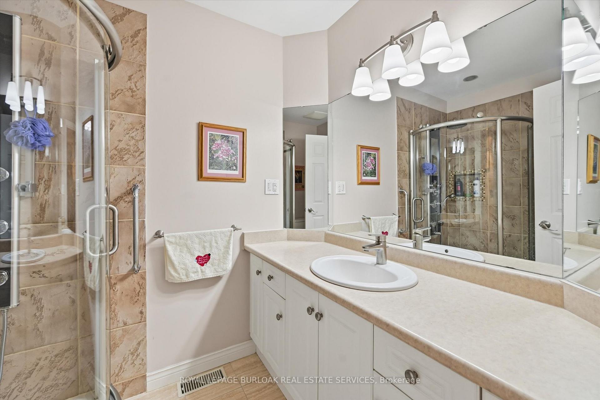 Photo 27 of 44 Rockhaven Lane, Hamilton, Waterdown — HOMEH
