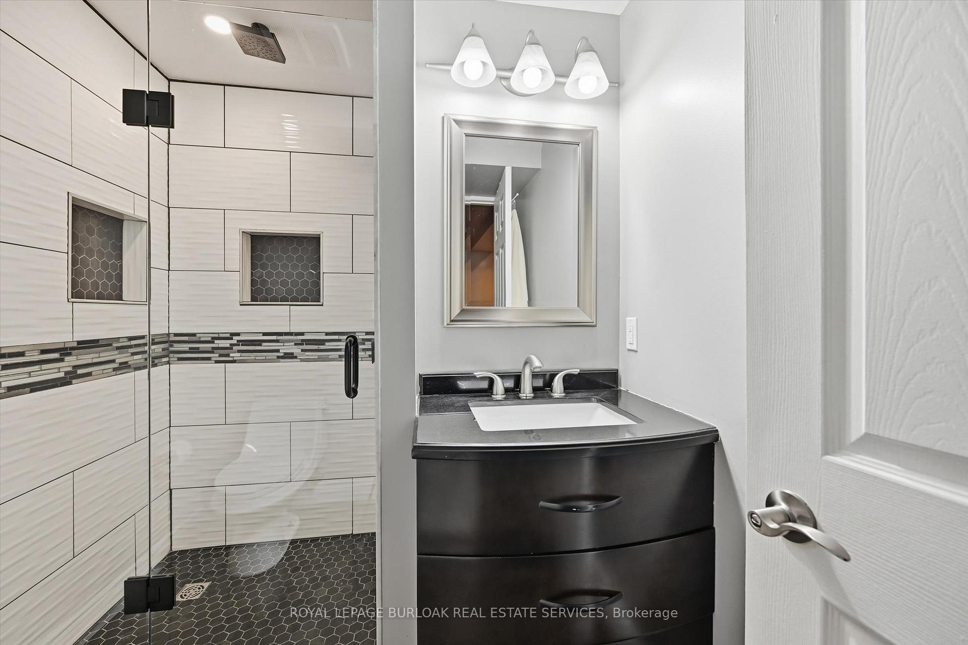 Photo 28 of 44 Rockhaven Lane, Hamilton, Waterdown — HOMEH