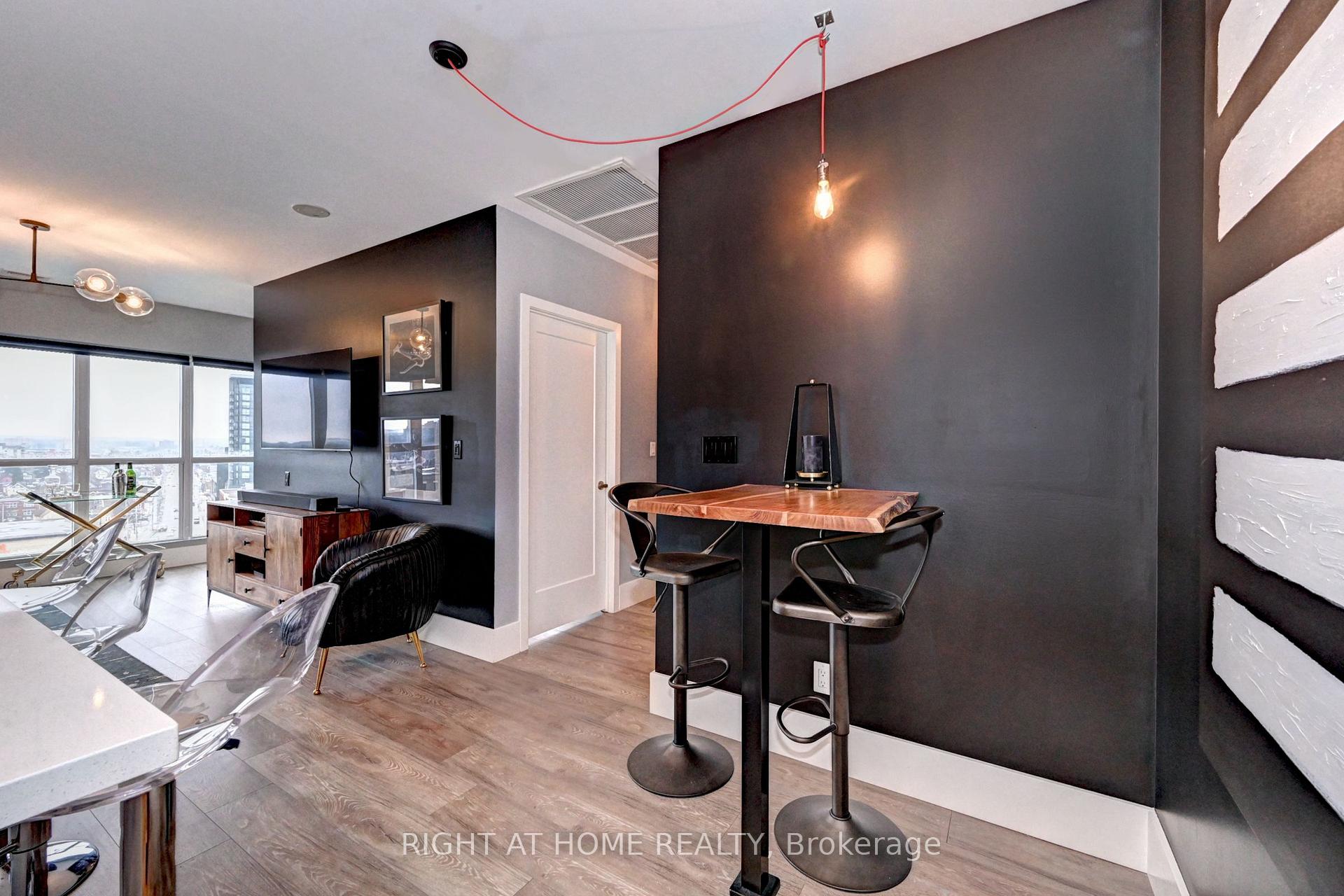 Photo 6 of Unit 901, 1 Victoria Street, Kitchener — HOMEH