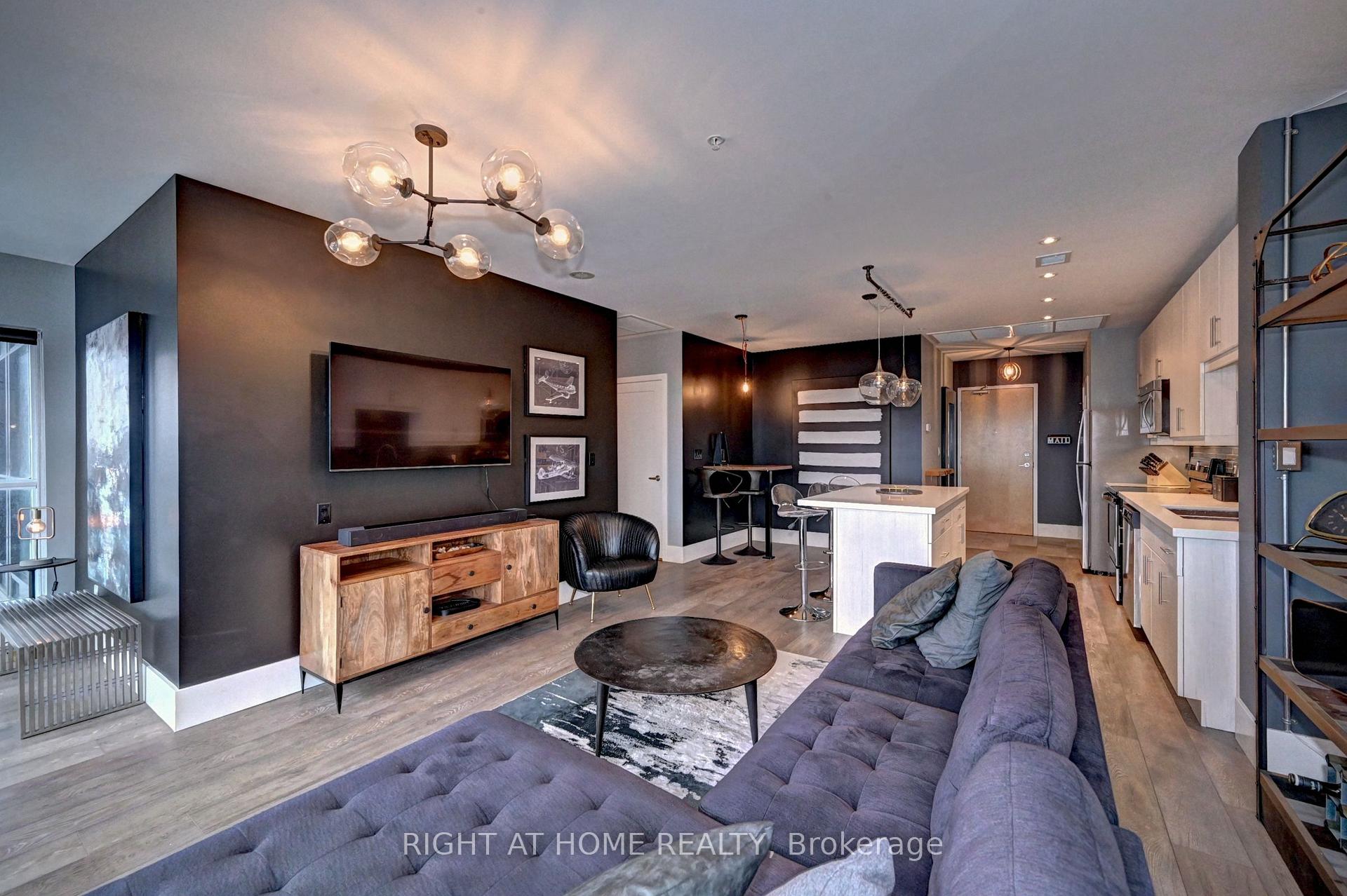 Photo 2 of Unit 901, 1 Victoria Street, Kitchener — HOMEH