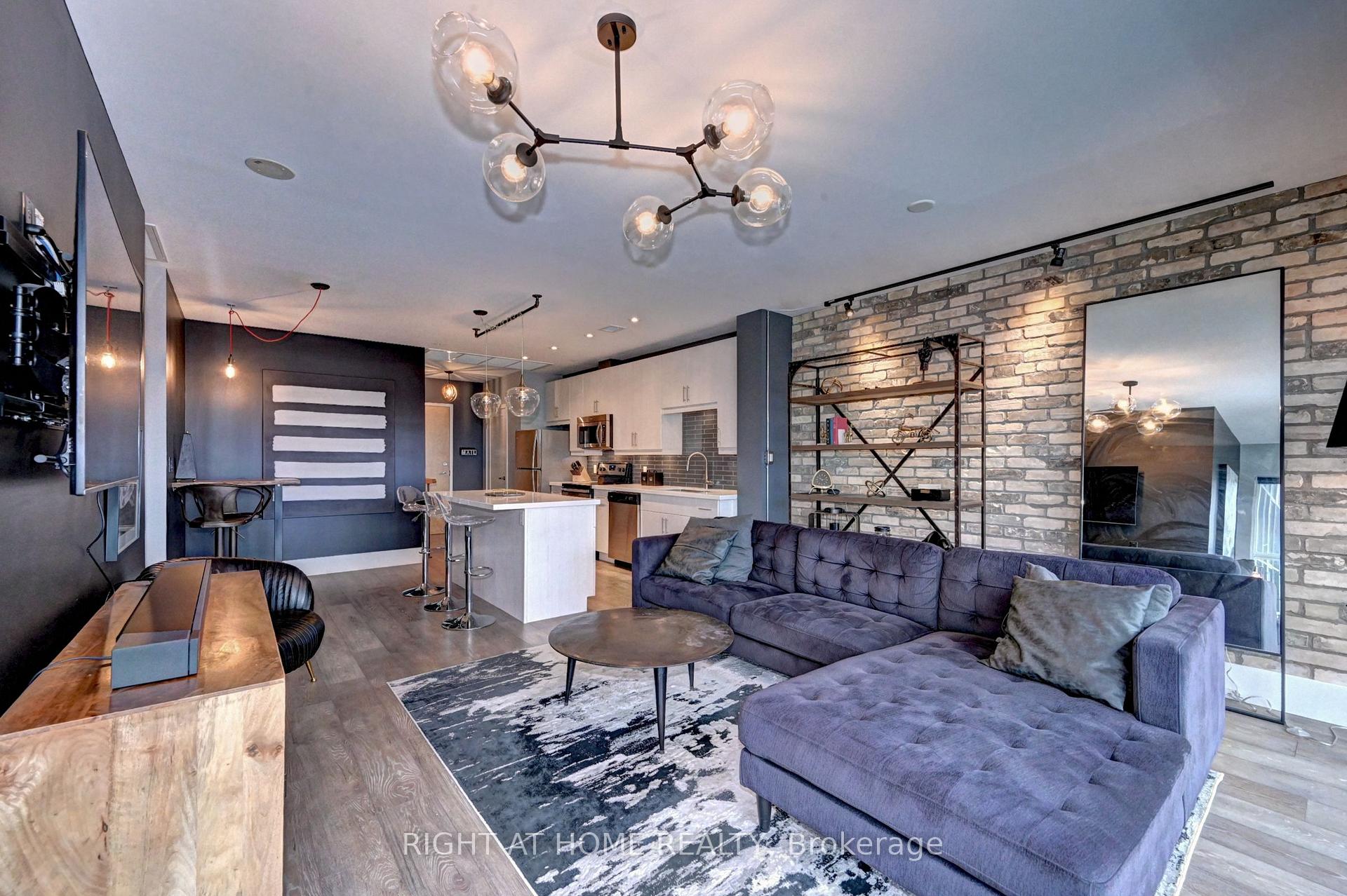 Photo 7 of Unit 901, 1 Victoria Street, Kitchener — HOMEH