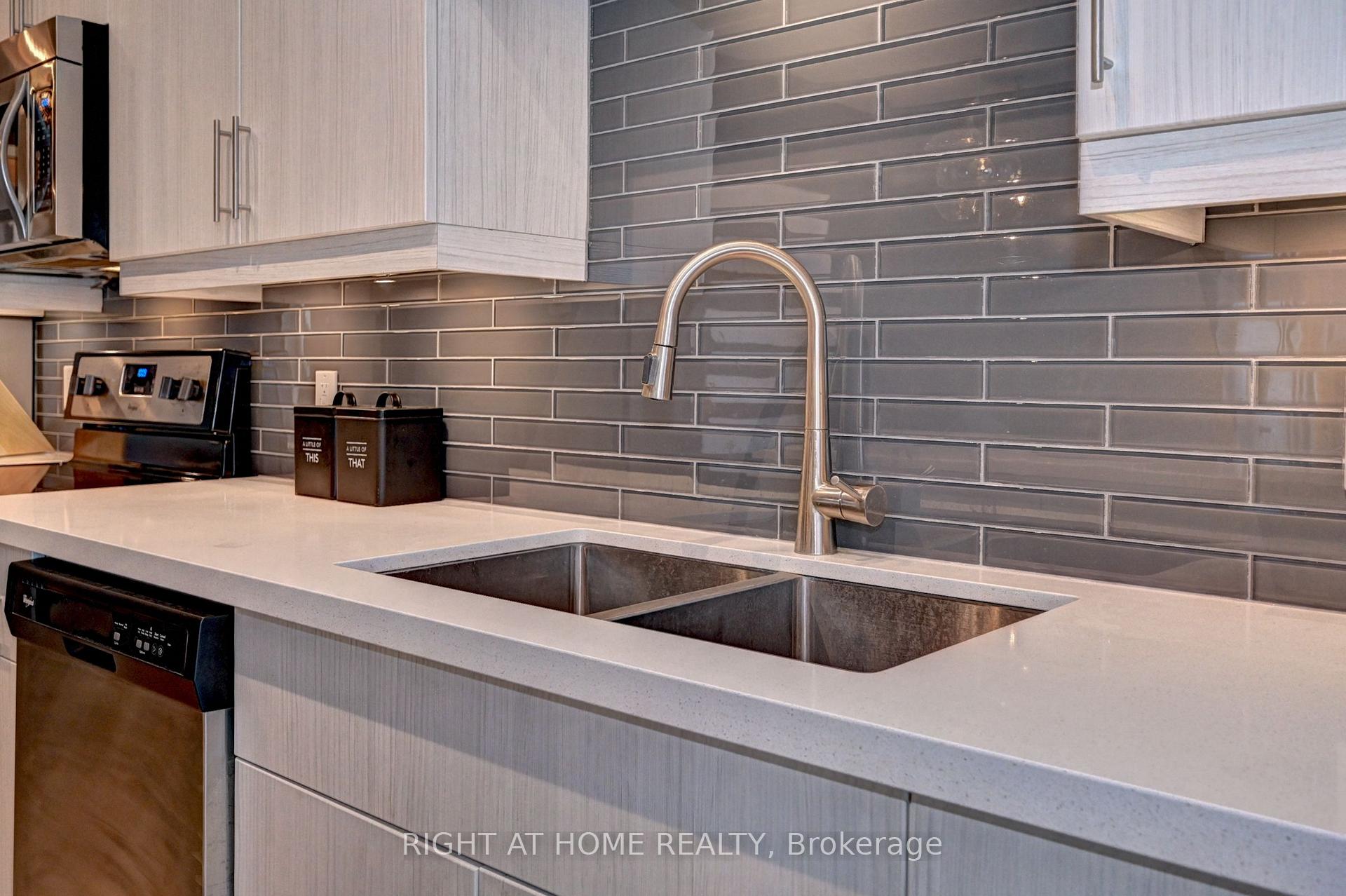 Photo 19 of Unit 901, 1 Victoria Street, Kitchener — HOMEH