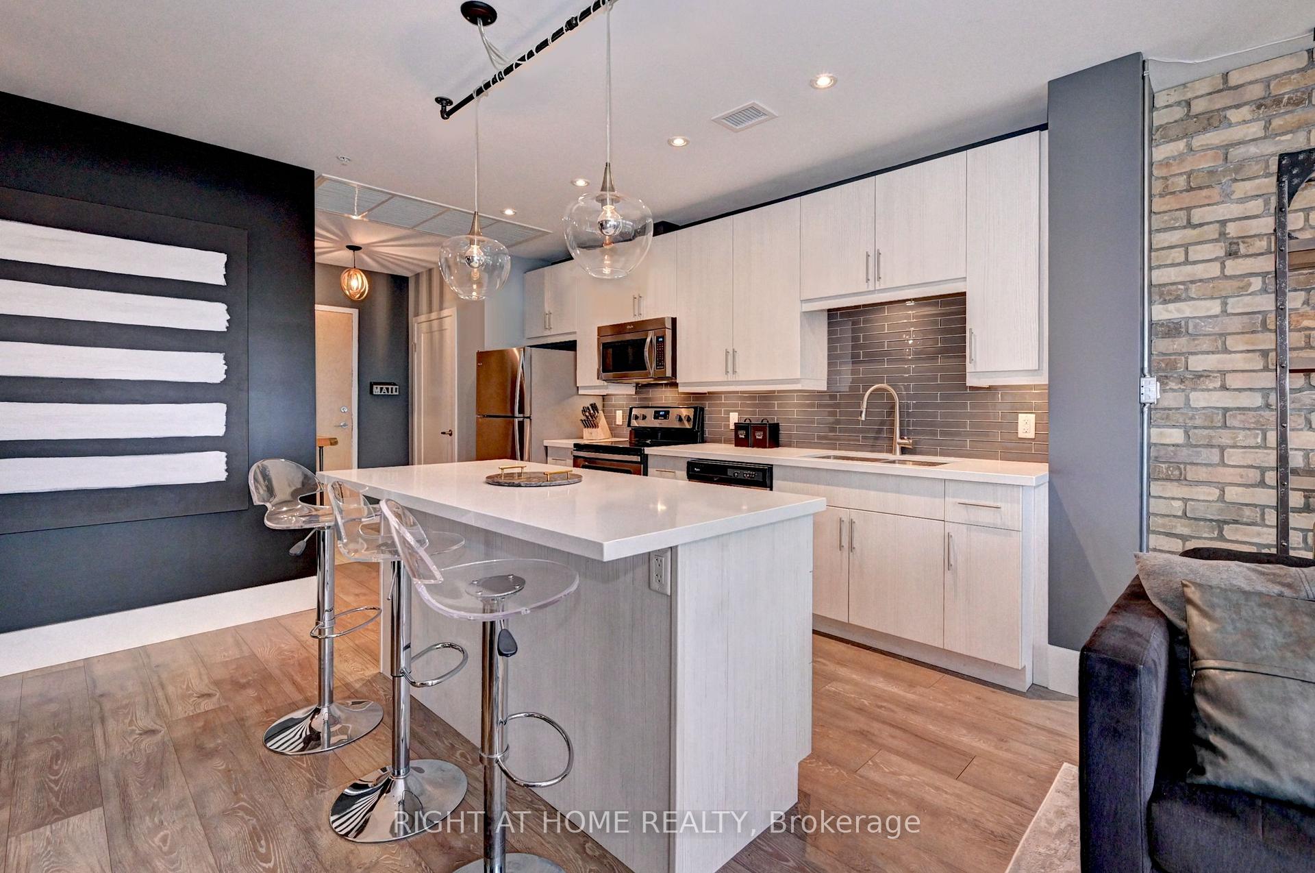 Photo 16 of Unit 901, 1 Victoria Street, Kitchener — HOMEH