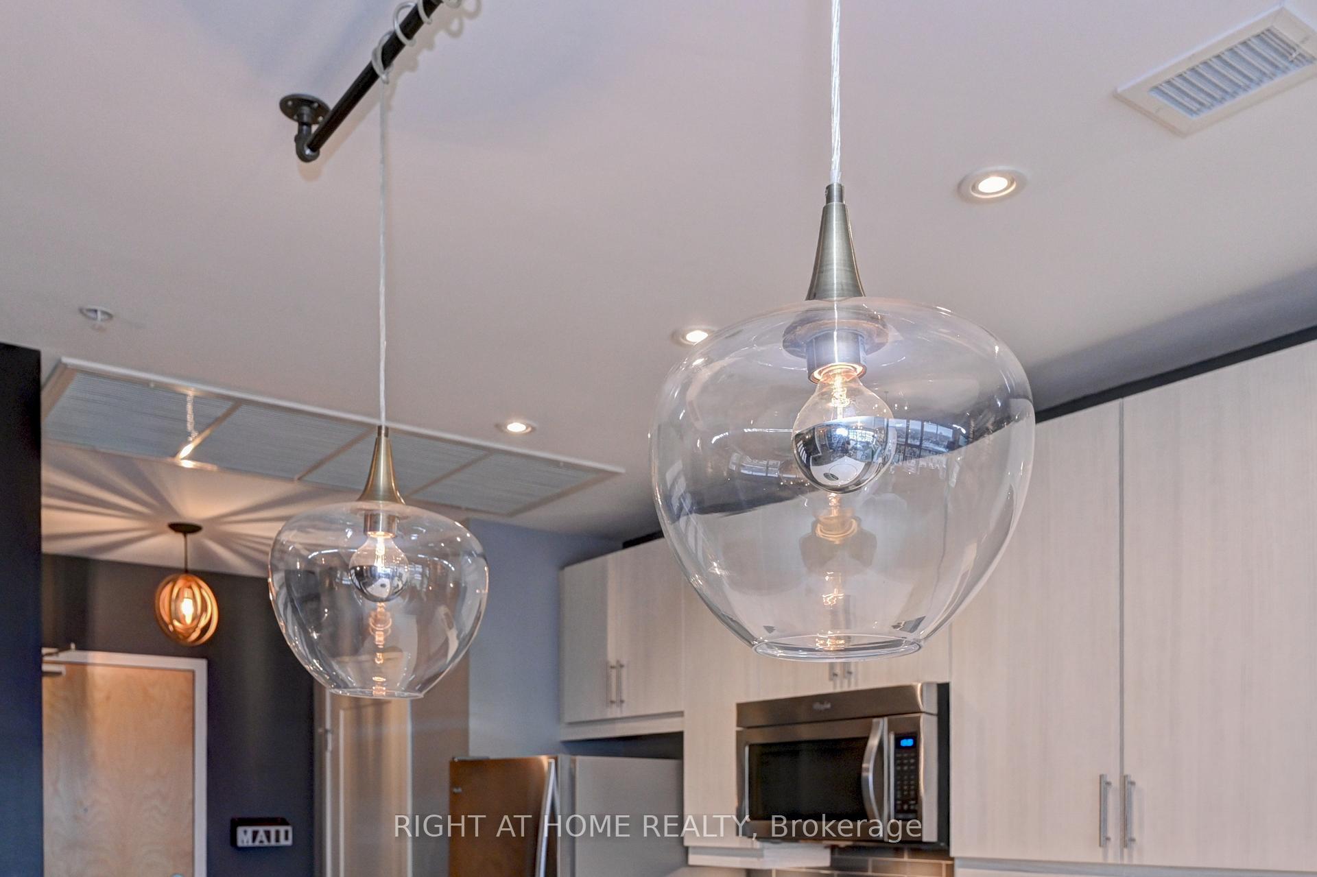 Photo 5 of Unit 901, 1 Victoria Street, Kitchener — HOMEH