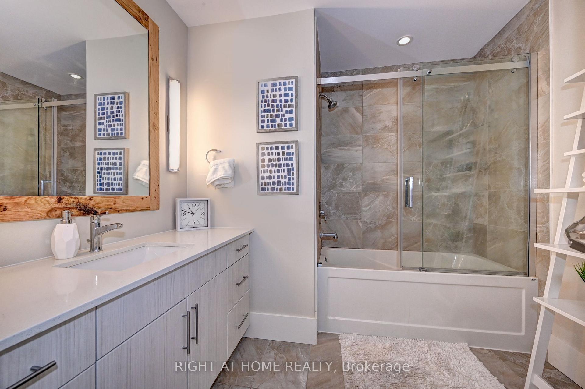 Photo 10 of Unit 901, 1 Victoria Street, Kitchener — HOMEH