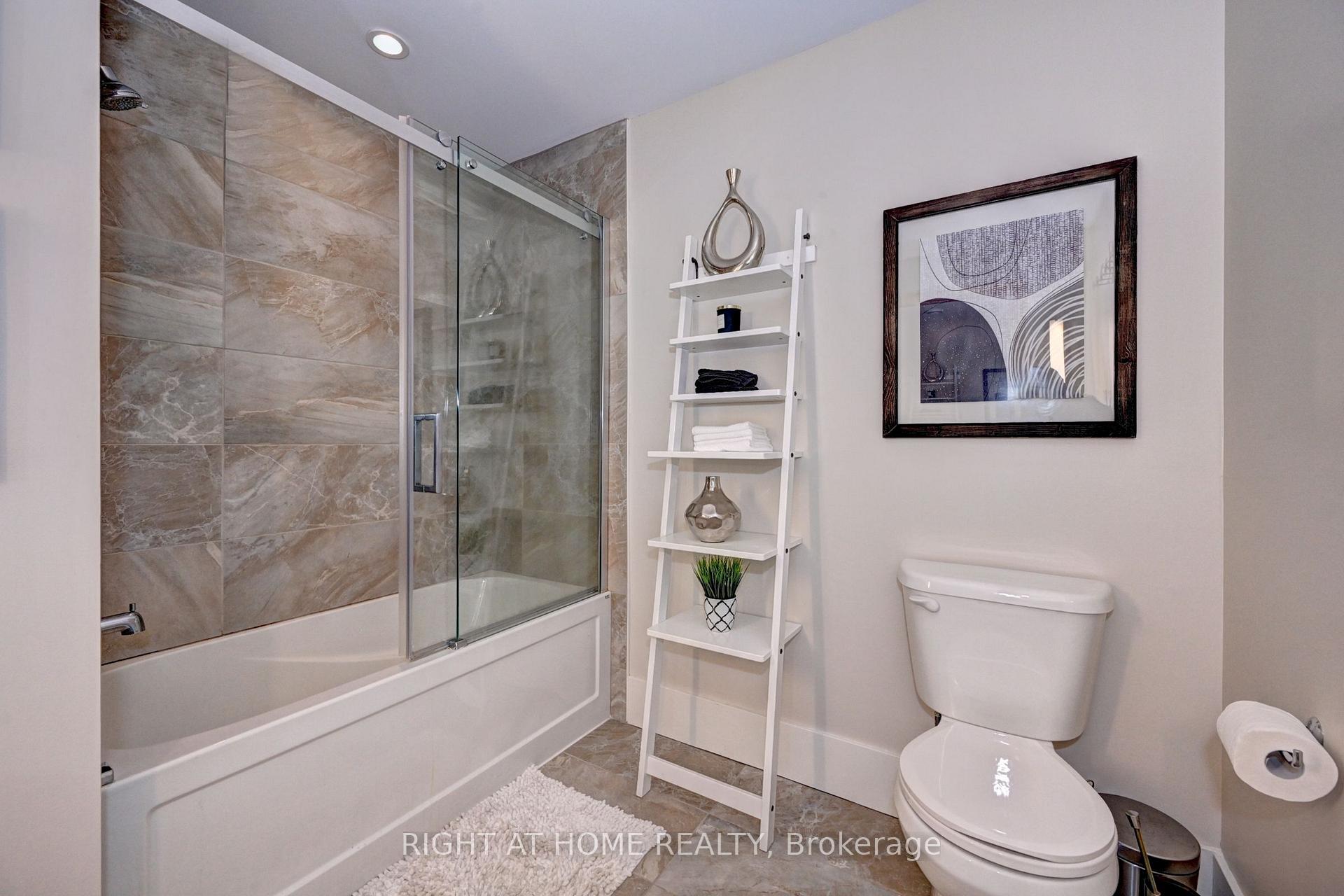 Photo 28 of Unit 901, 1 Victoria Street, Kitchener — HOMEH