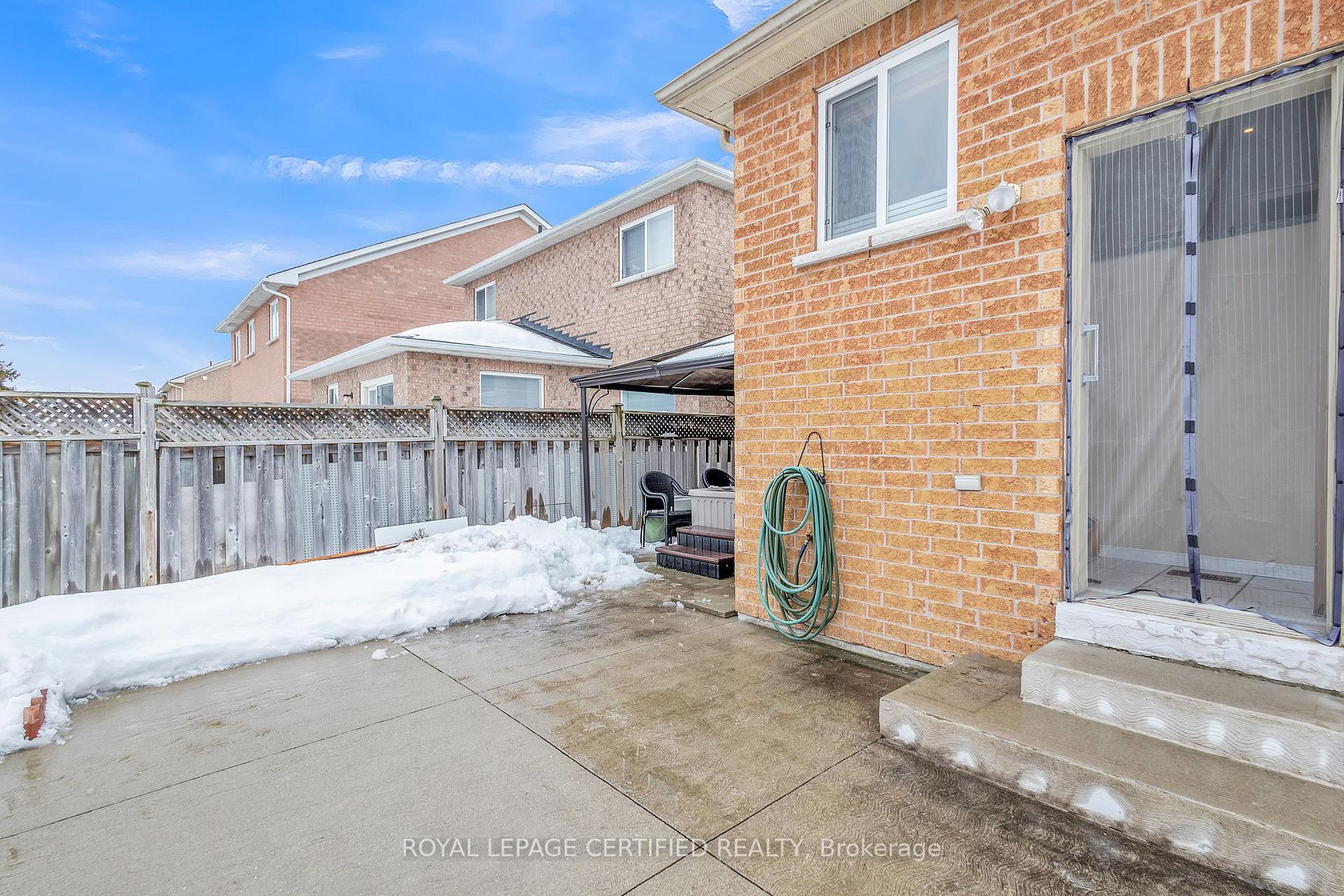 Photo 24 of 38 Dwellers Road, Brampton, Fletcher's Creek Village — HOMEH