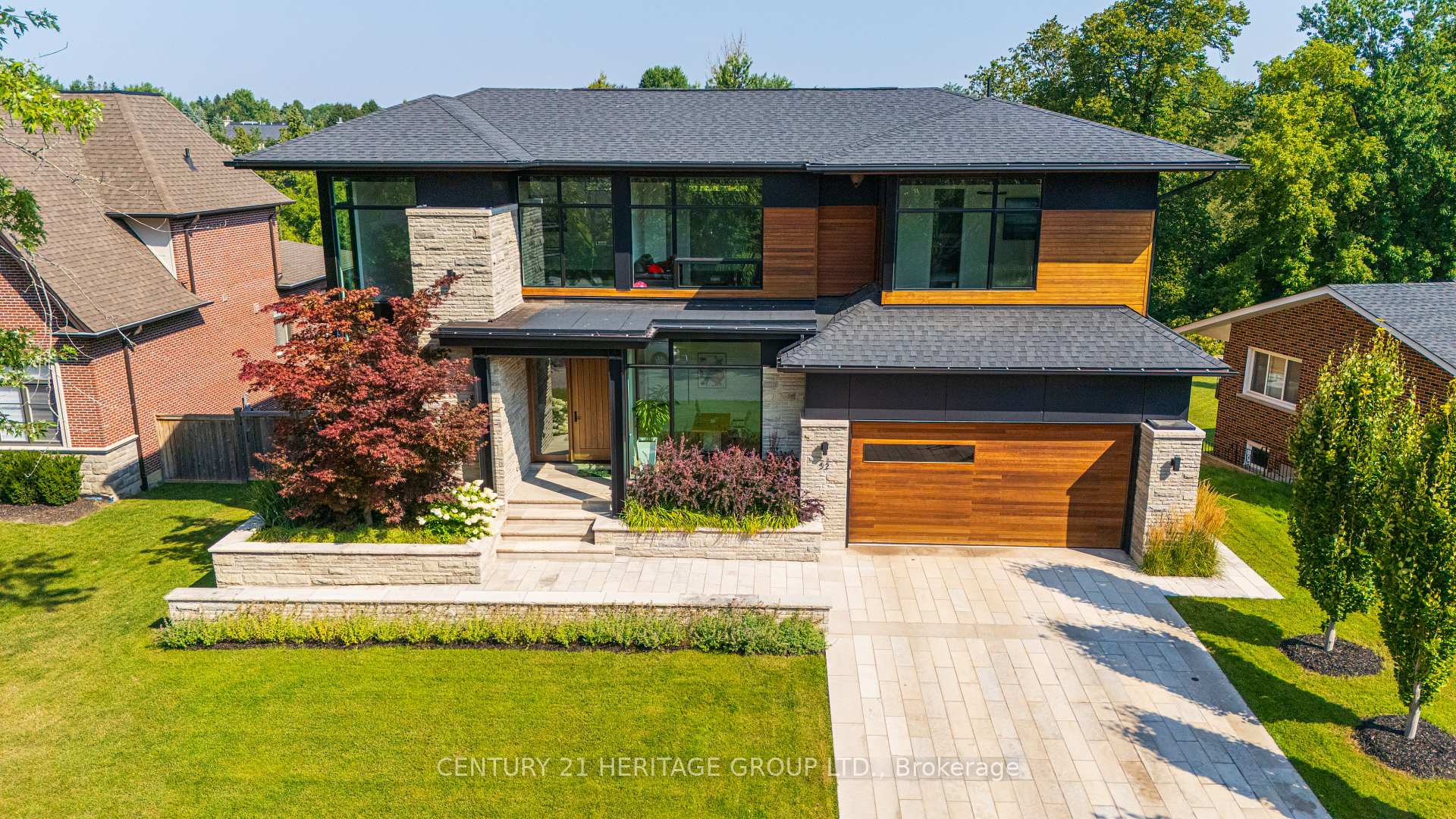 Photo 2 of 52 Norman Drive, King, King City — HOMEH