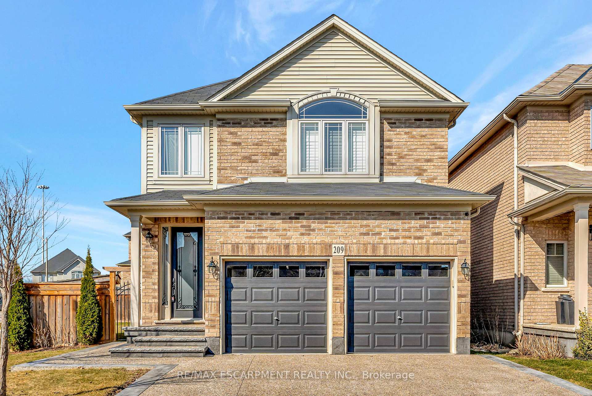 Photo 1 of 209 John Frederick Drive, Hamilton, Ancaster — HOMEH