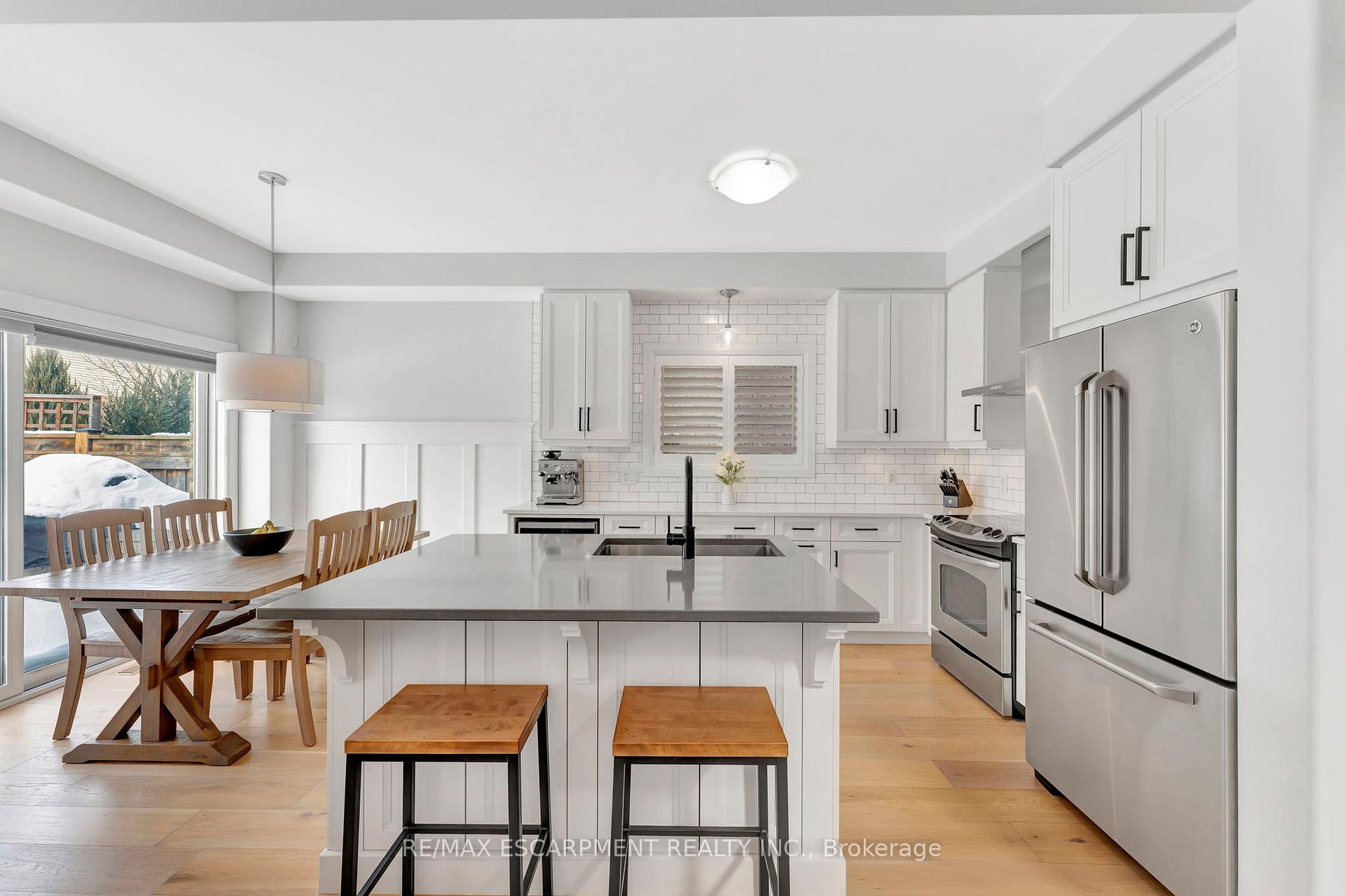 Photo 30 of 209 John Frederick Drive, Hamilton, Ancaster — HOMEH