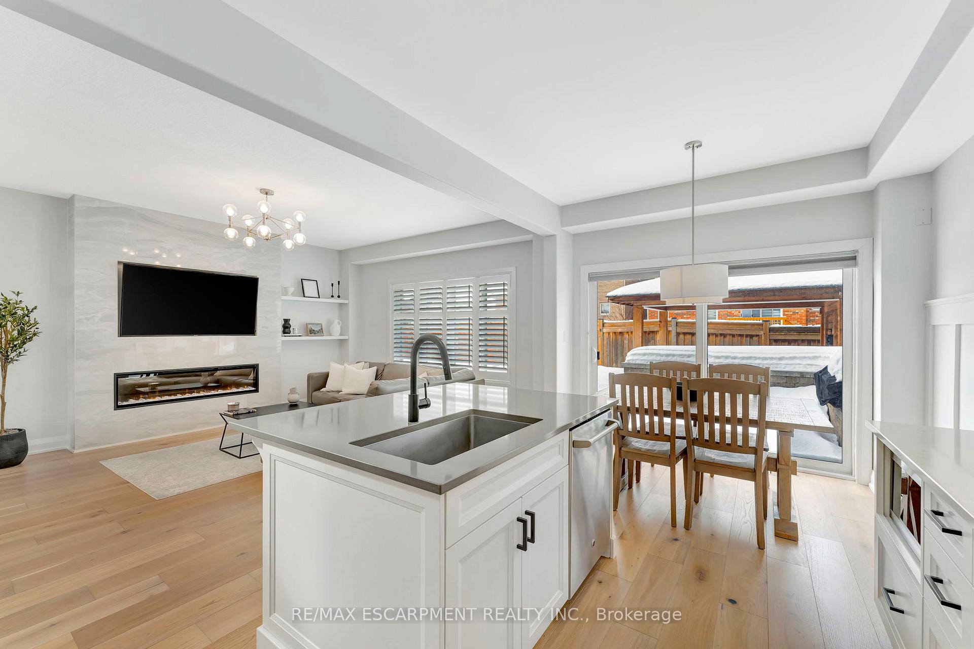 Photo 18 of 209 John Frederick Drive, Hamilton, Ancaster — HOMEH