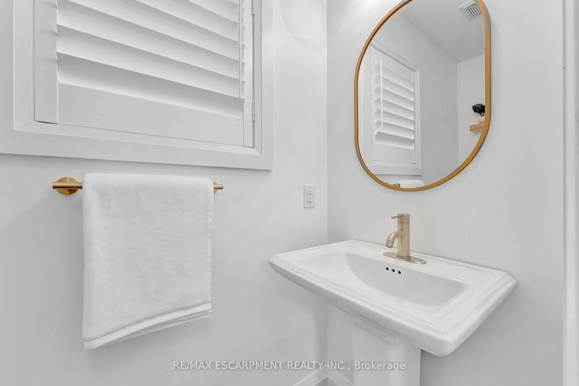 Photo 8 of 209 John Frederick Drive, Hamilton, Ancaster — HOMEH