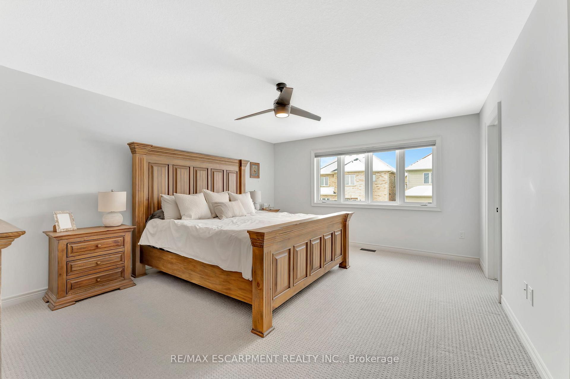 Photo 12 of 209 John Frederick Drive, Hamilton, Ancaster — HOMEH