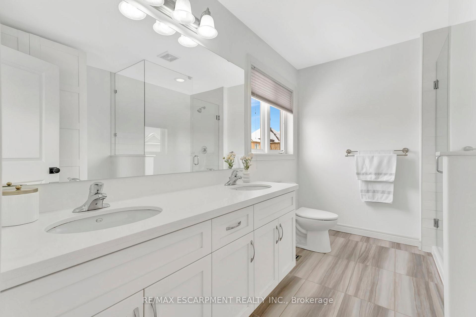 Photo 13 of 209 John Frederick Drive, Hamilton, Ancaster — HOMEH