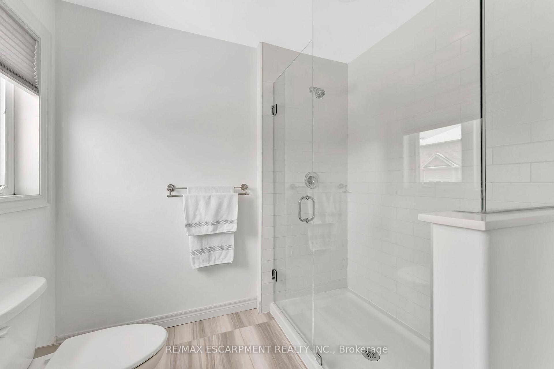 Photo 6 of 209 John Frederick Drive, Hamilton, Ancaster — HOMEH