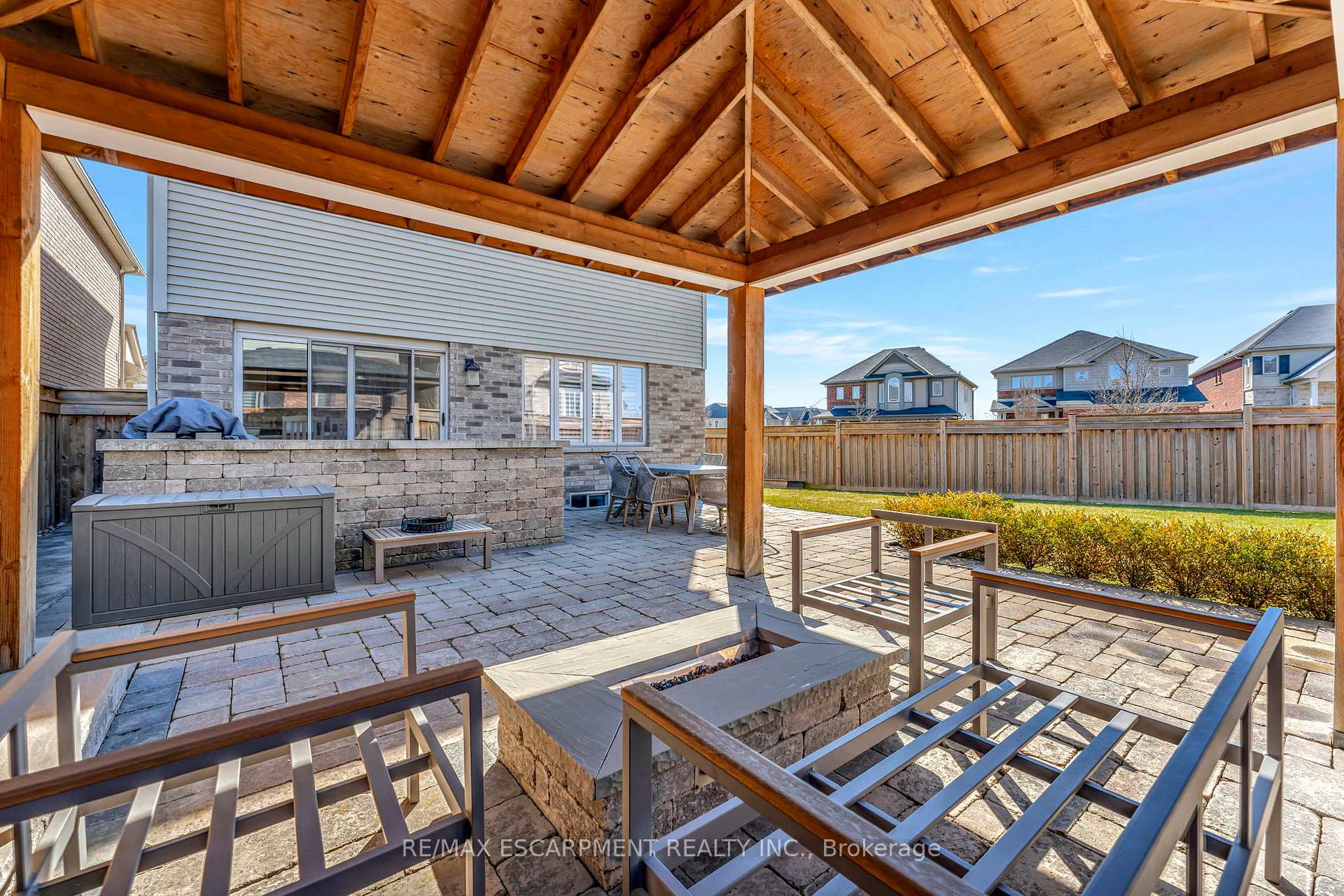Photo 17 of 209 John Frederick Drive, Hamilton, Ancaster — HOMEH