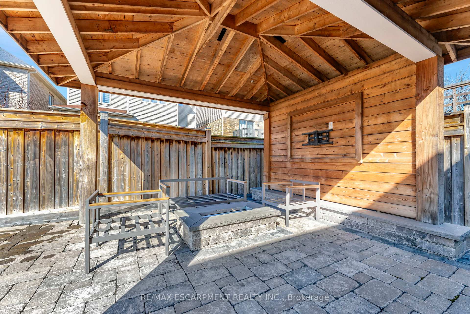 Photo 22 of 209 John Frederick Drive, Hamilton, Ancaster — HOMEH