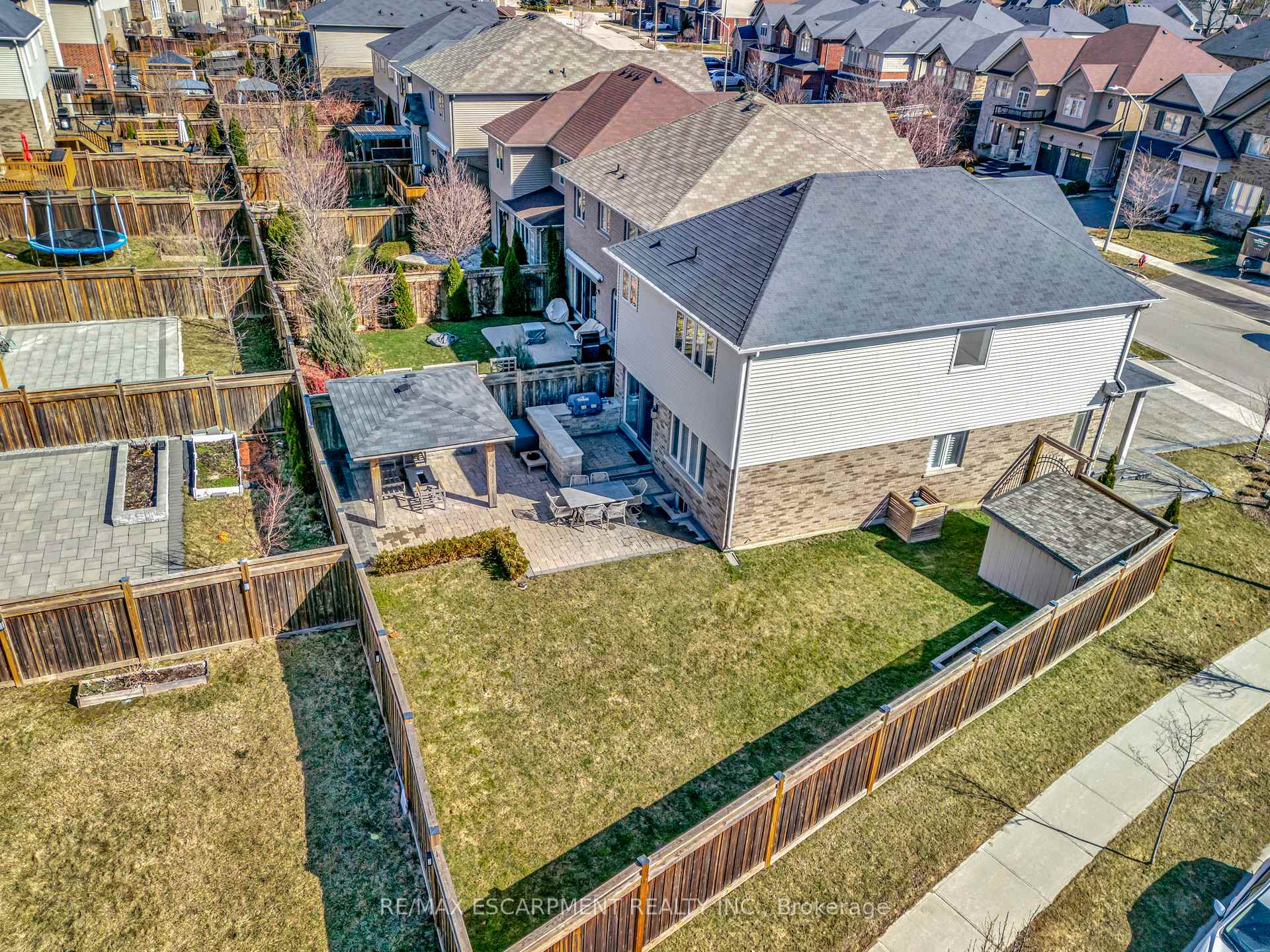 Photo 39 of 209 John Frederick Drive, Hamilton, Ancaster — HOMEH