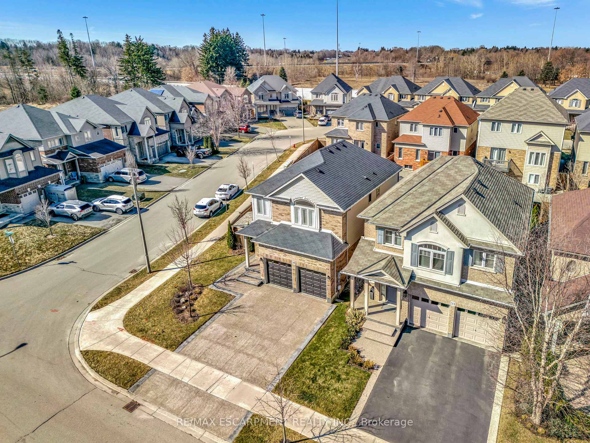 Photo 33 of 209 John Frederick Drive, Hamilton, Ancaster — HOMEH